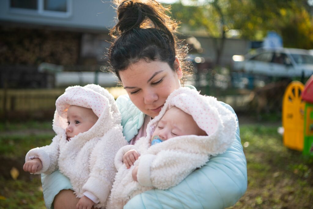Beograd, 17.11.2022. Krnjača, Zage Malivuk, porodica Gaćeša, petoro dece, četvorke, mama Marija Gaćeša, tata Đorđe,  ćerke Ina, Inda, Iris, Irina i najstarija ćerka Iskra, Foto: Dragan Mujan/Nova.rs