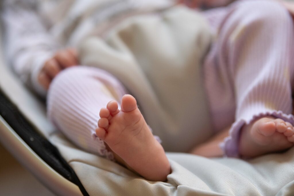 Beograd, 17.11.2022. Krnjača, Zage Malivuk, porodica Gaćeša, petoro dece, četvorke, mama Marija Gaćeša, tata Đorđe,  ćerke Ina, Inda, Iris, Irina i najstarija ćerka Iskra, Foto: Dragan Mujan/Nova.rs