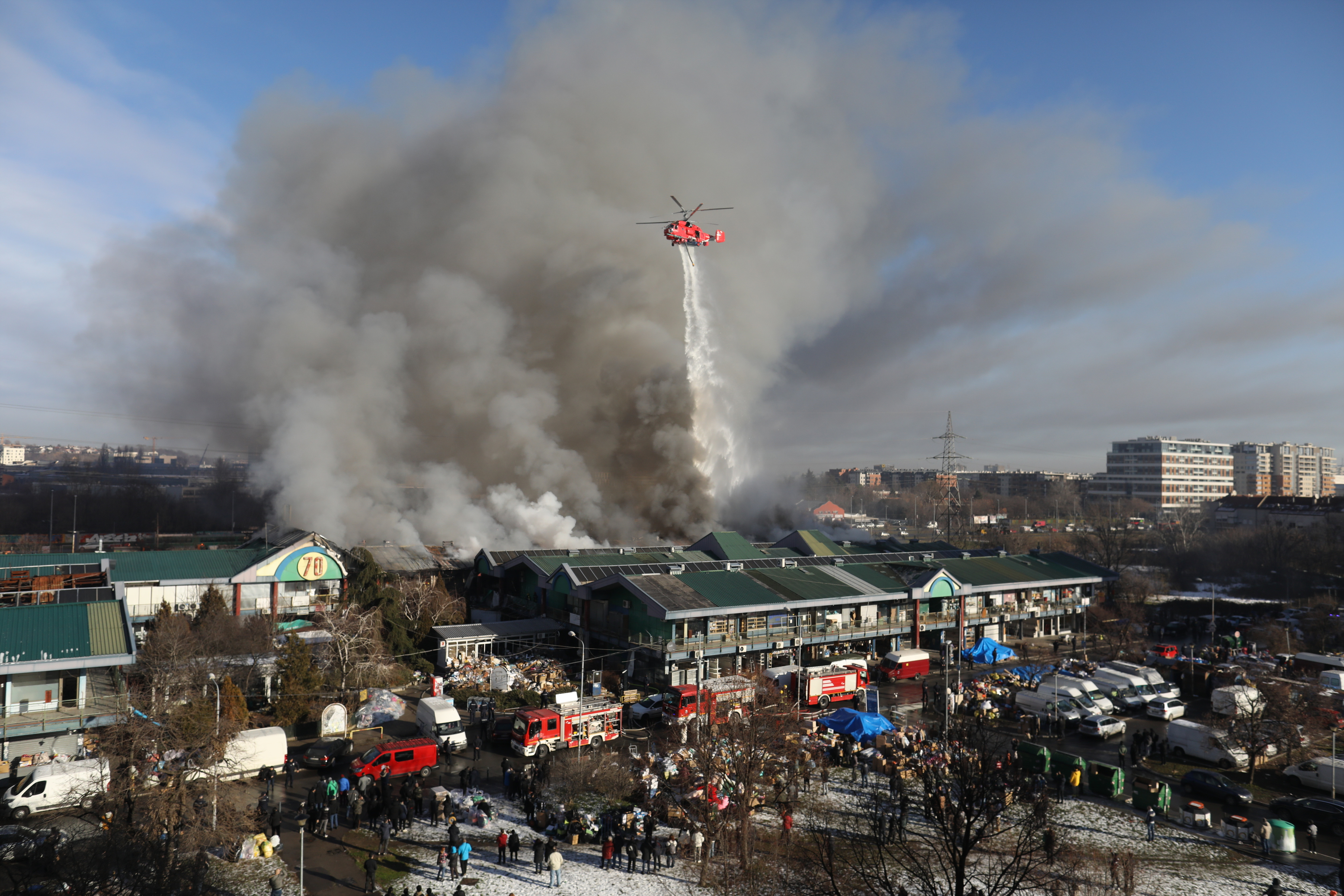 After less than two years, a huge fire broke out again in the China Shopping Center in Block 70.Posle manje od dve godine opet je izbio ogroman pozar u Kineskom trznom centru u Bloku 70.