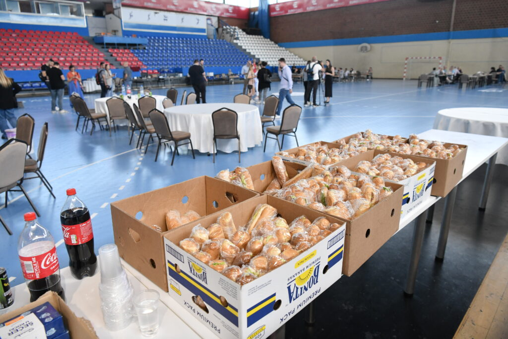 Beograd, 02.06.2024. Lokalni izbori u Srbiji, nepravilnosti, SC Voždovac, Banjica, SNS radni sastanak SNS, skup sns, kol centar, zakup sportskog centra Vozdovac bas na dan izbora Foto: Goran Srdanov/Nova.rs