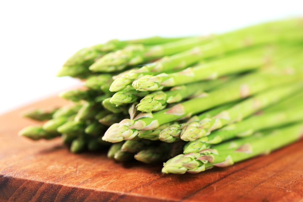 Fresh asparagus spears on a cutting board,Image: 90024080, License: Rights-managed, Restrictions: , Model Release: no, Credit line: Afis / Digifoodstock / Profimedia