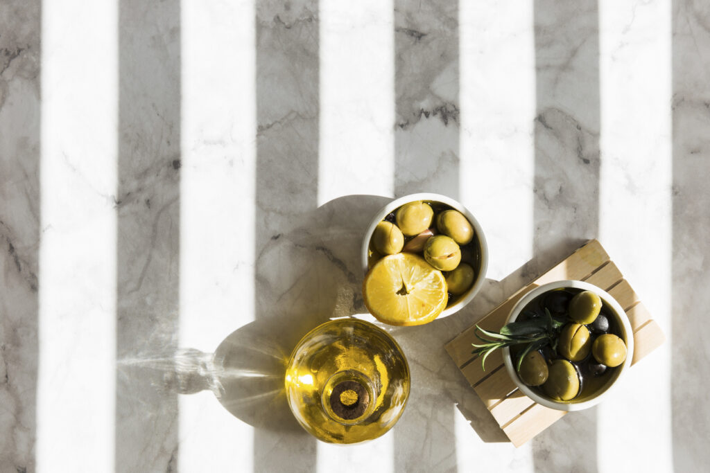 Overhead view olives with lemon slice rosemary her with oil bottle,Image: 820553698, License: Royalty-free, Restrictions: , Model Release: no, Credit line: Oleksandr Latkun / imageBROKER / Profimedia