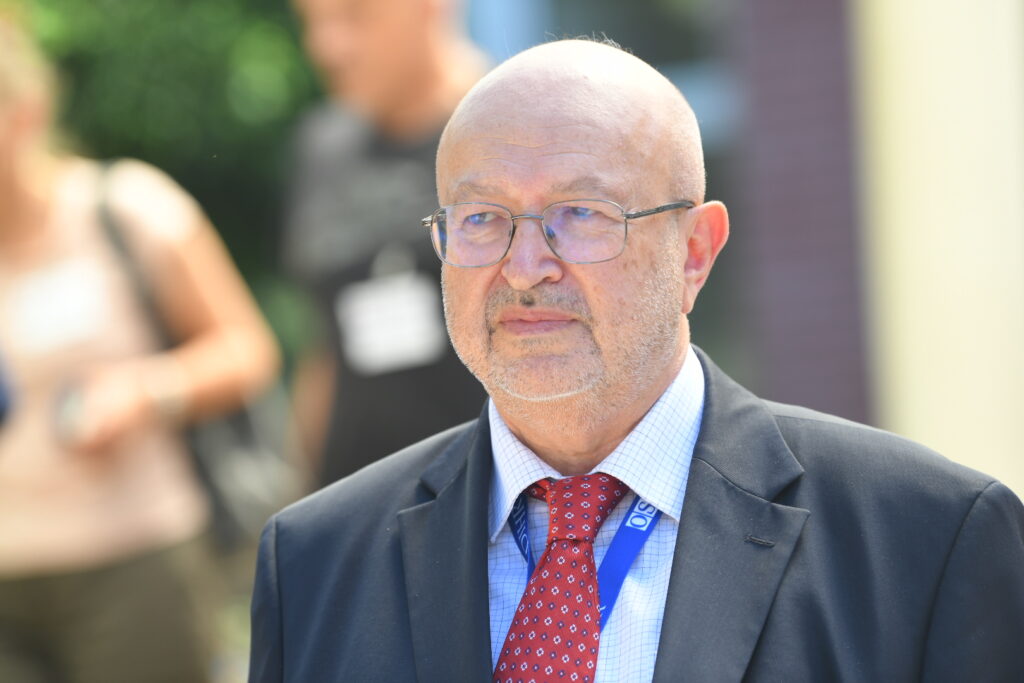 02, jun, 2024, Beograd - Sef posmatracke misije ODIHR-a Lambert Zanijeri posetio je biracko mesto 120 u vrticu "Vrabac" na Novom Beogradu