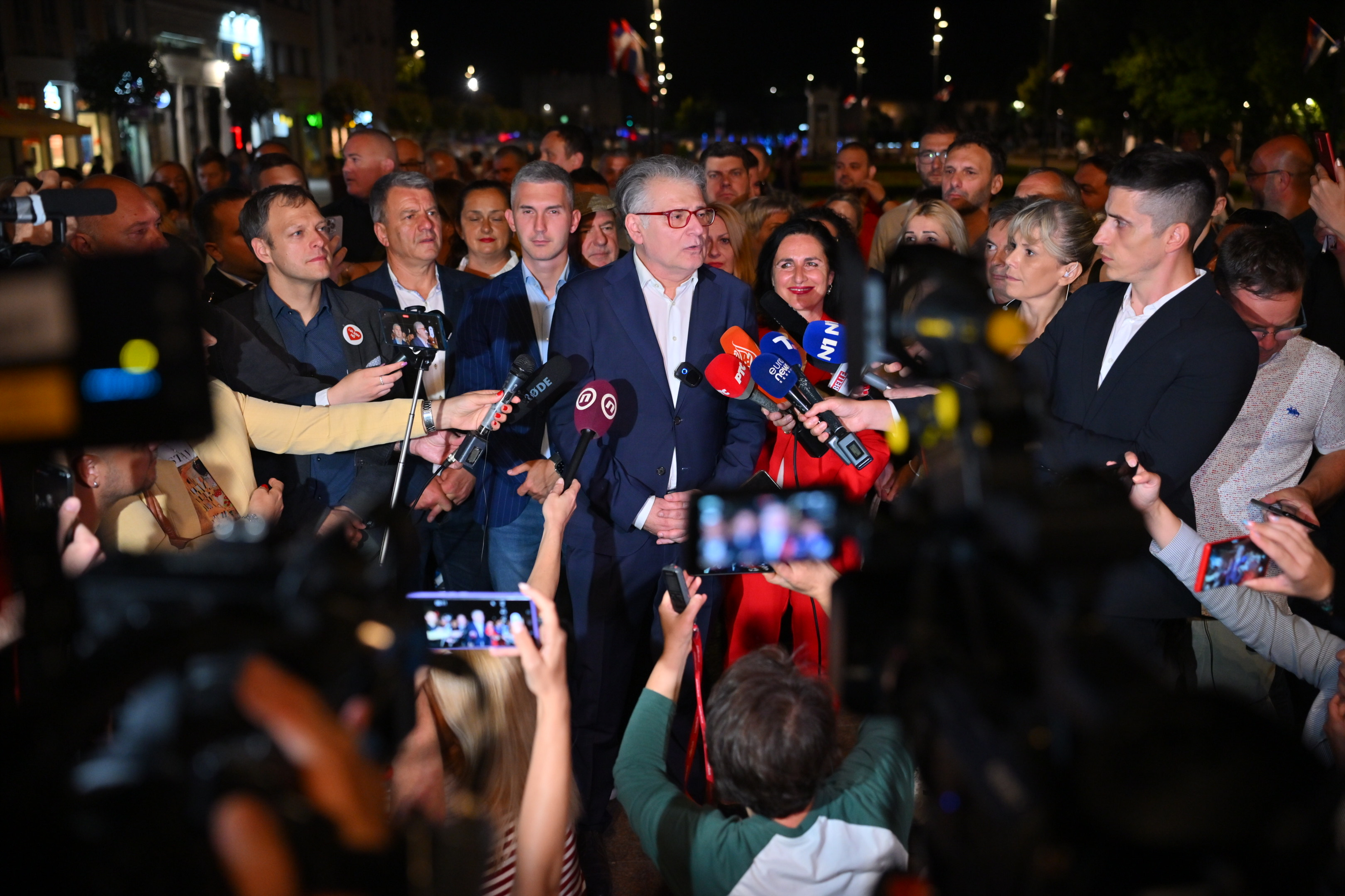 The press conference of the opposition led by Dragan Milica and Djordje Stankovic was held in Nis.Konferencija za medije opozicije predvodjenje Draganom Milicem i Djordjem Stankovicem odrzana je u Nisu.