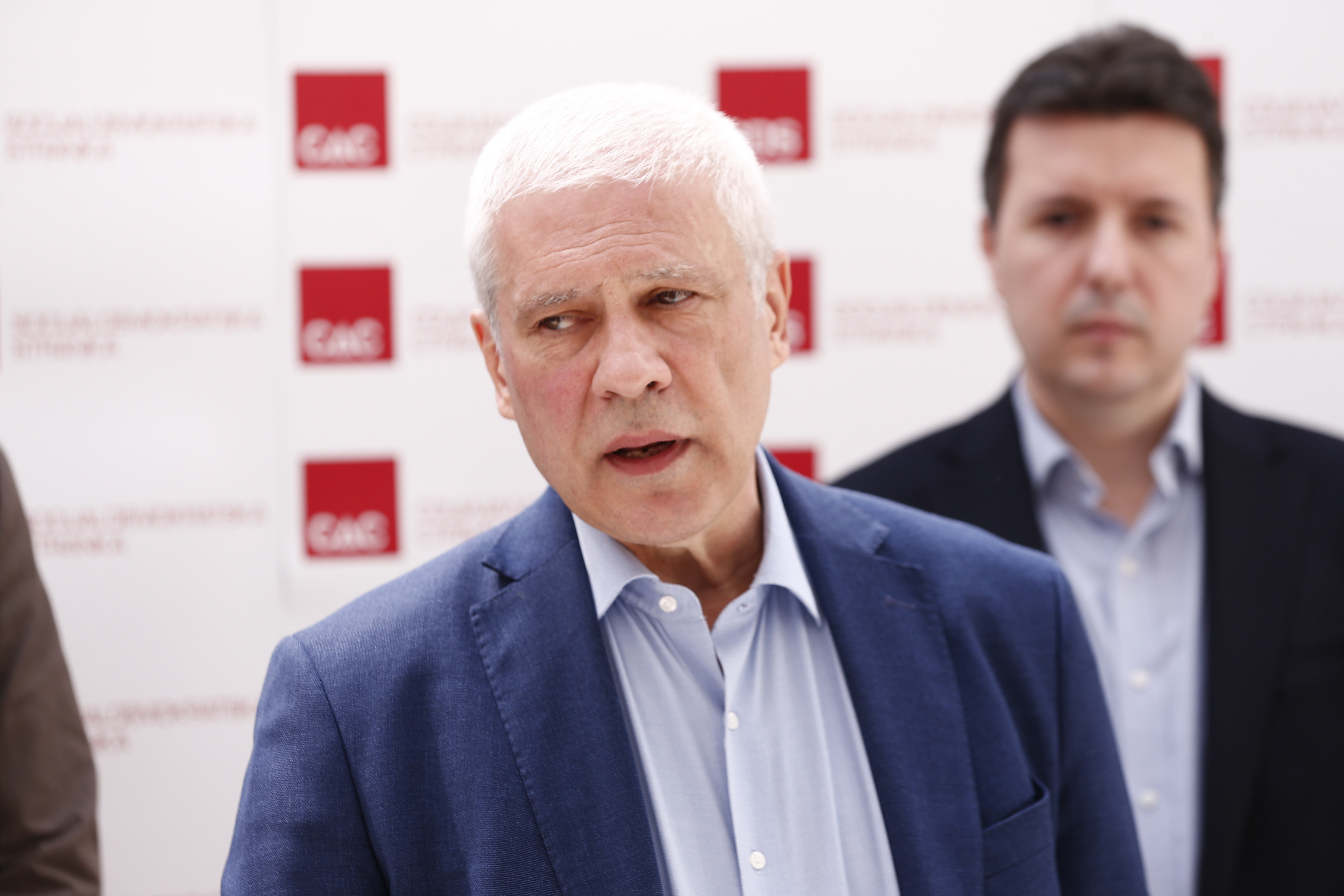 A press conference of SDS leader Boris Tadic on the topic "Criminalization of Serbia" was held in the premises of the Social Democratic Party.
