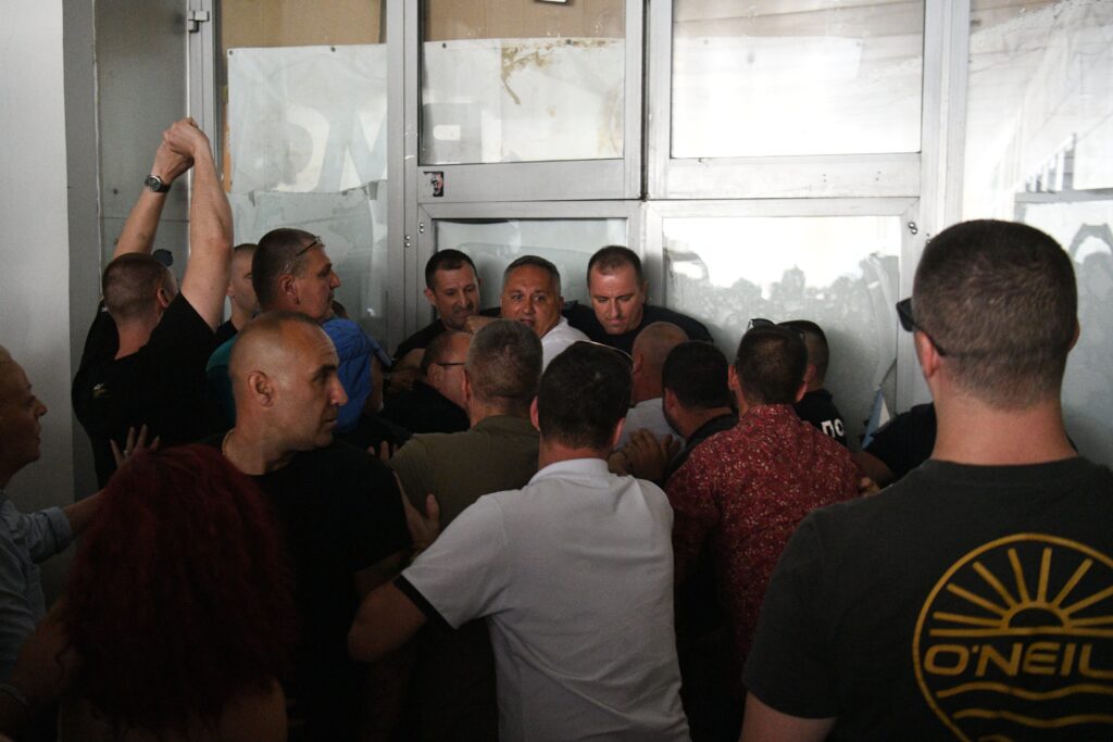 Novi Sad, 02.06.2024. Novosadski Sajam je pretvoren u SNS call centar. Kol centar Sajam Novi sad, izbori, glasanje Foto: Filip Krainčanić/Nova.rs
