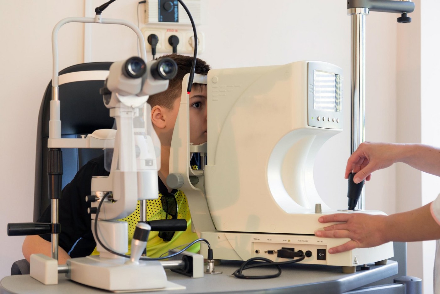The doctor checks the child's eyes to the device,Image: 288602054, License: Royalty-free, Restrictions: , Model Release: yes, Credit line: Olga Volodina / Alamy / Alamy / Profimedia