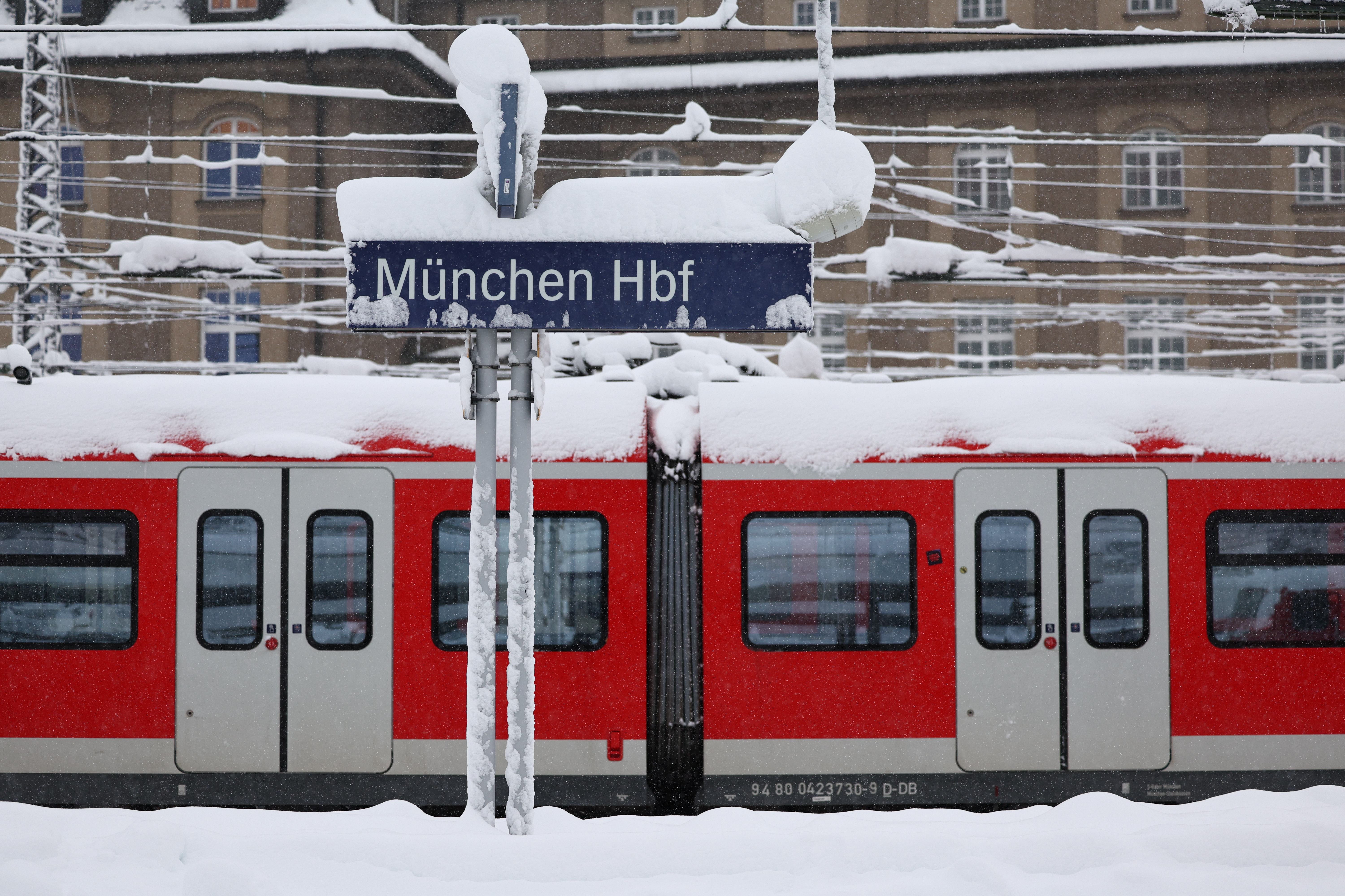 Heavy snowfall causes disruptions in southern Germany