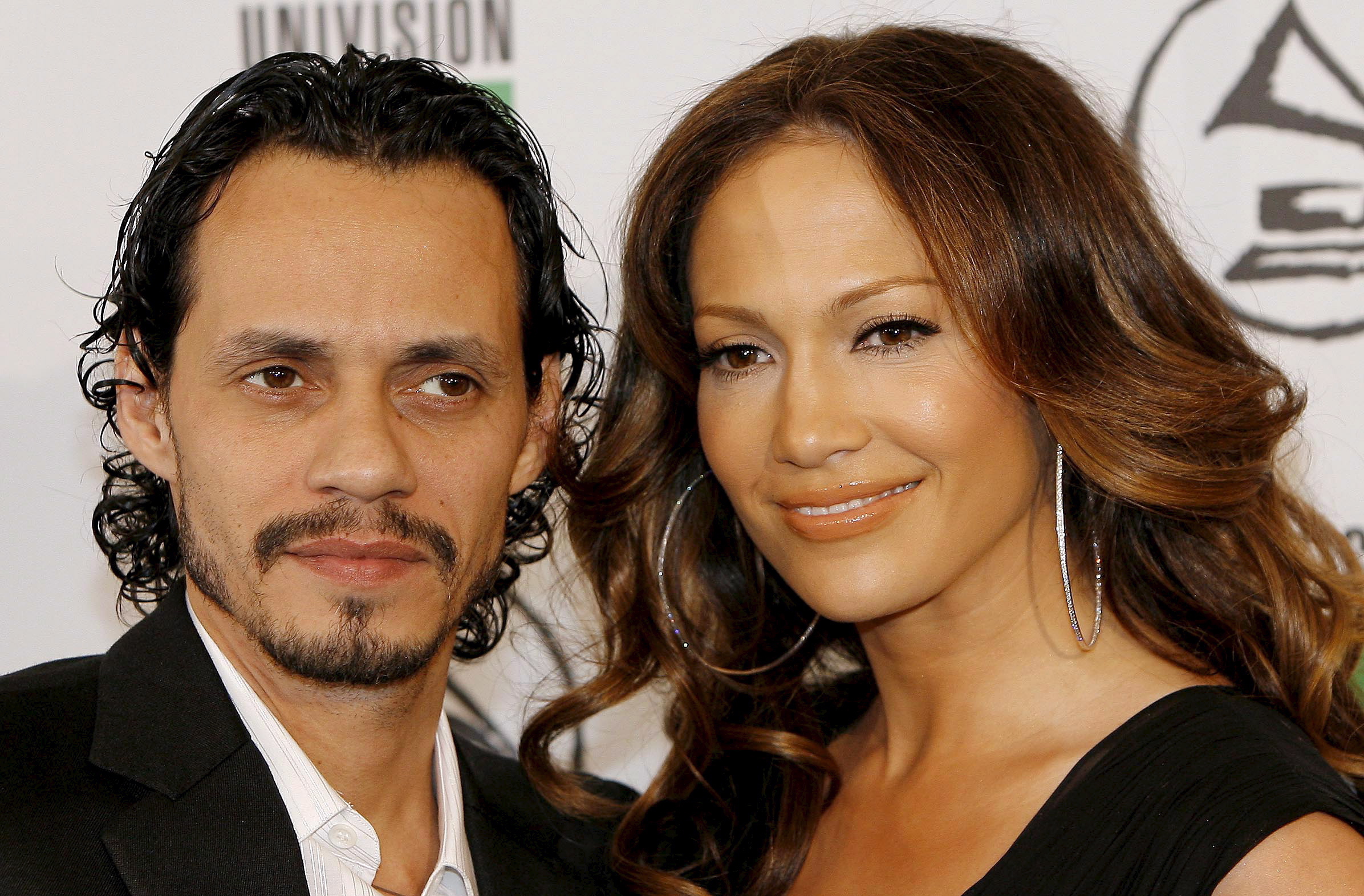 epa00854568 Marc Anthony (L) and Jennifer Lopez arrive to the 7th Annual Latin Grammy Awards at Madison Square Garden in New York on Thursday 02 November 2006.  EPA/PETER FOLEY