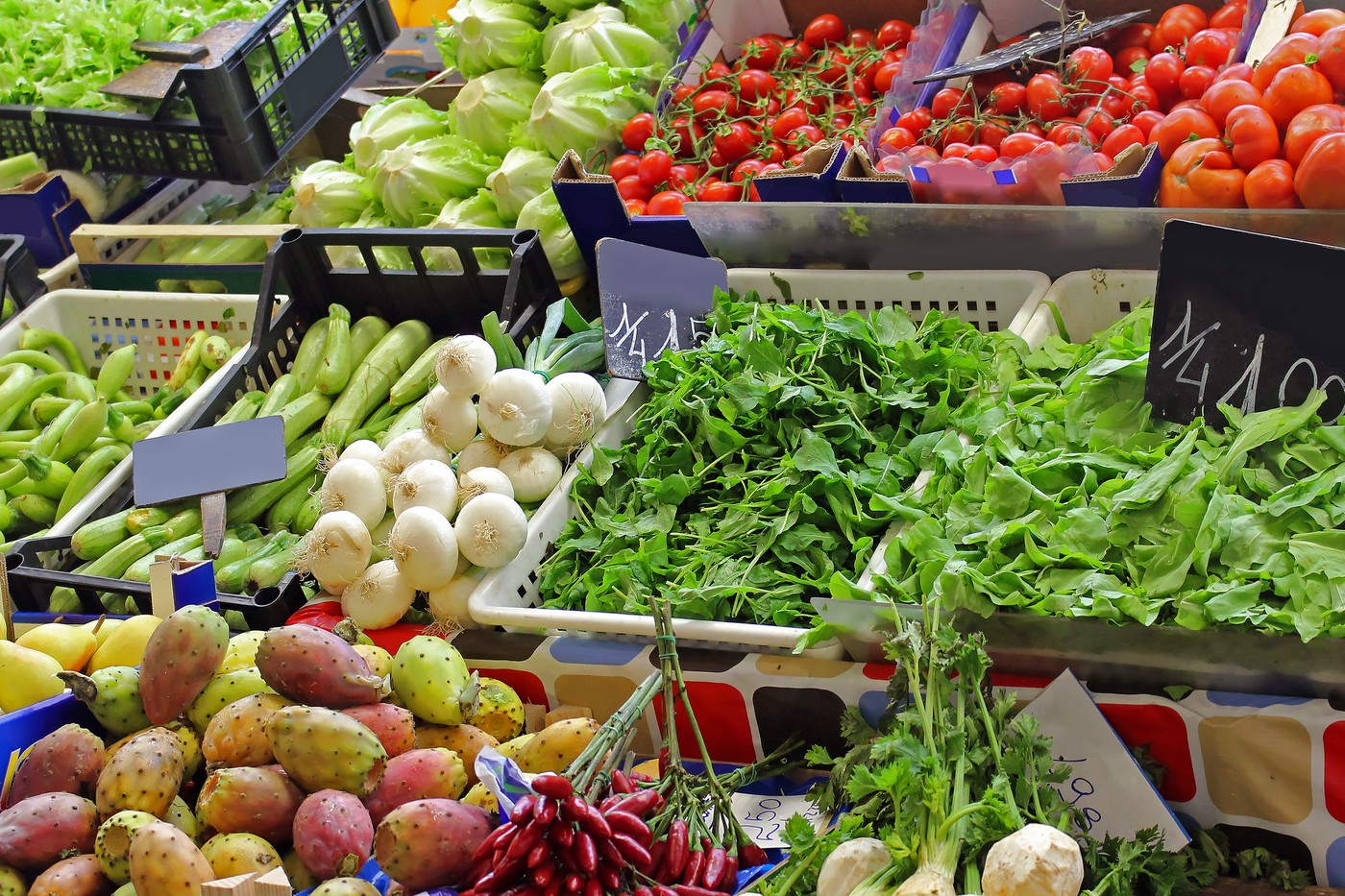 Fresh organic raw fruits and vegetables piles in plastic crates sold on outdoors market,Image: 635287513, License: Royalty-free, Restrictions: , Model Release: no, Credit line: Tatjana Urosevic / Panthermedia / Profimedia