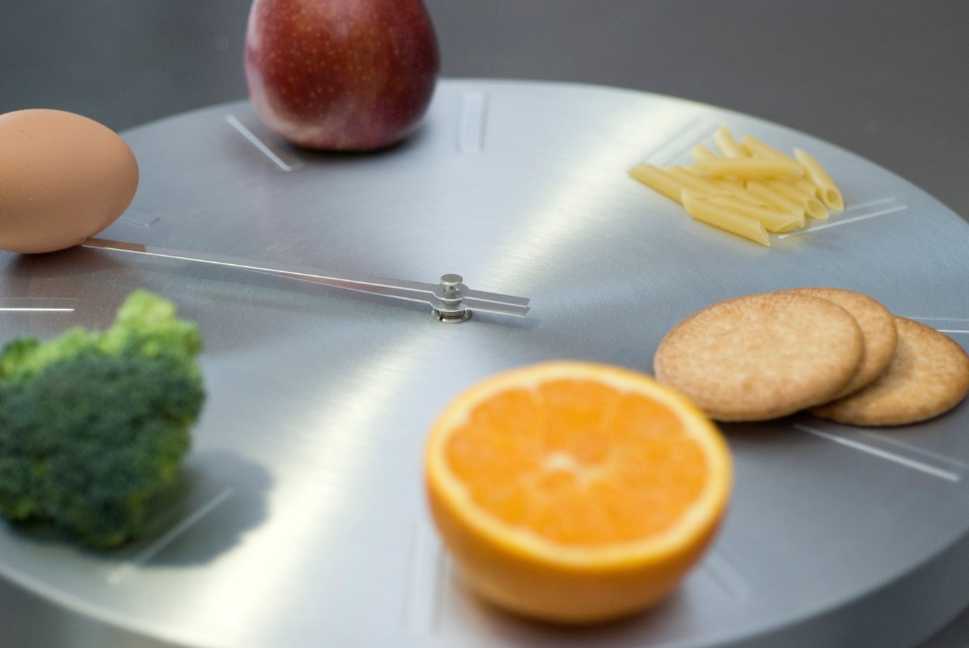 clock food - image of a clock face with different foods at every hour,Image: 133290729, License: Royalty-free, Restrictions: , Model Release: no, Credit line: Yolanda Oltra / Alamy / Profimedia