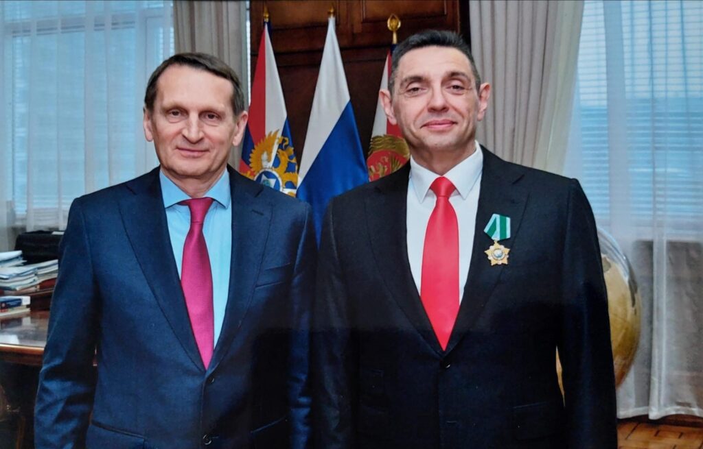 Putin odlikovao Vulina – ordenom „Prijateljstva“  Predsednik Rusije Vladimir Putin odlikovao je doskorašnjeg direktora Bezbednosno-informativne agencije Aleksandra Vulina visokim odlikovanjem – ordenom „Prijateljstva“  Sergej Nariškin vulin