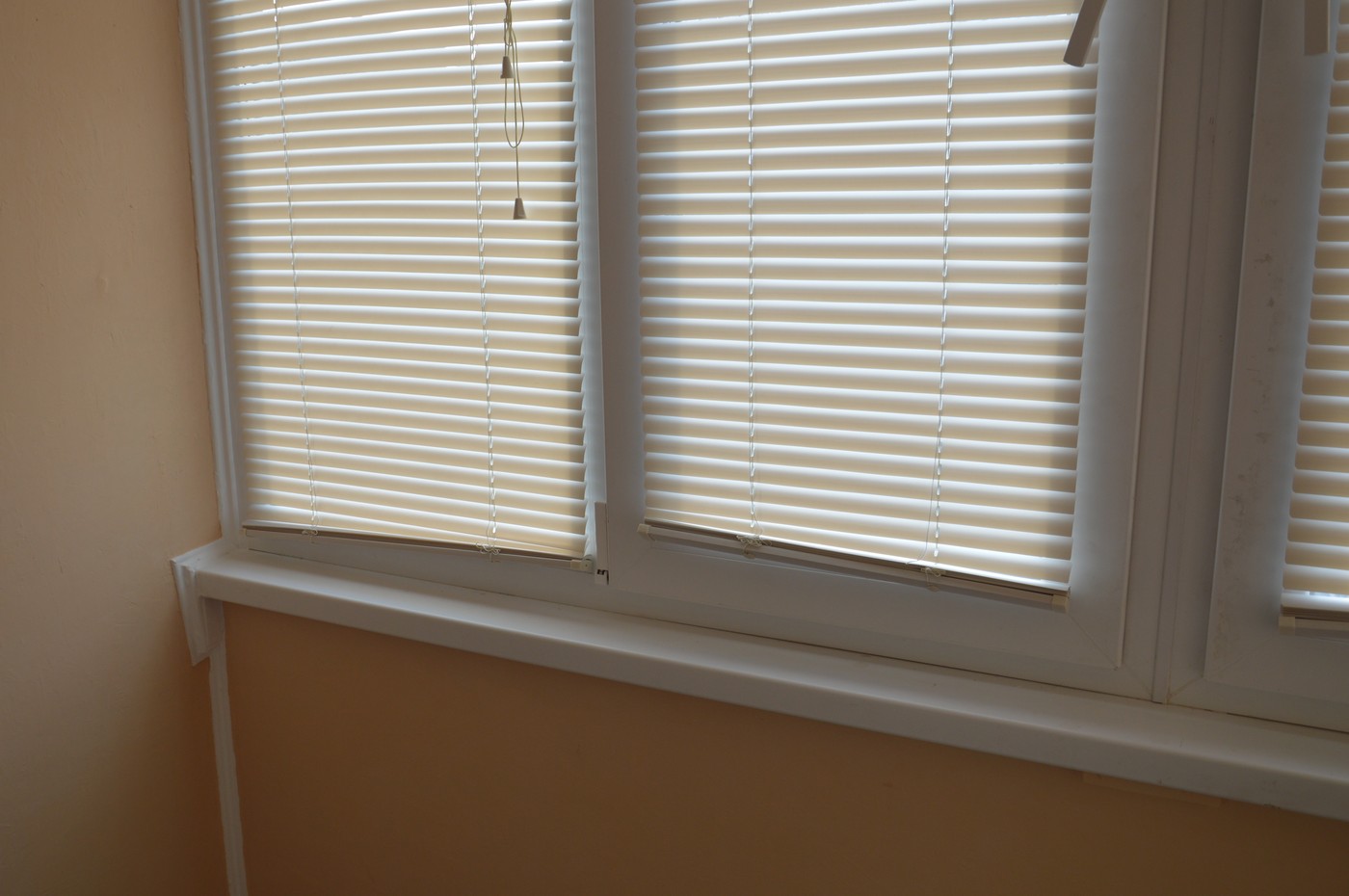 Horizontal blinds shine sunlight into a the room,Image: 737453716, License: Royalty-free, Restrictions: , Model Release: no, Credit line: Oleg Prokopenko / Panthermedia / Profimedia