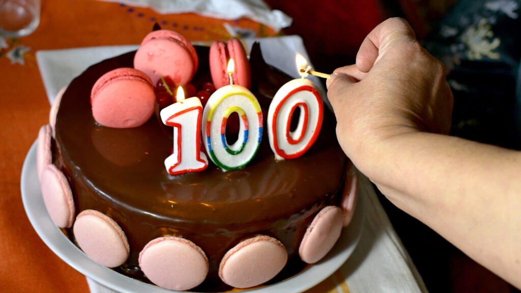 Torta, 100. rođendan, stoti rodjenndan Foto: Shutterstock
