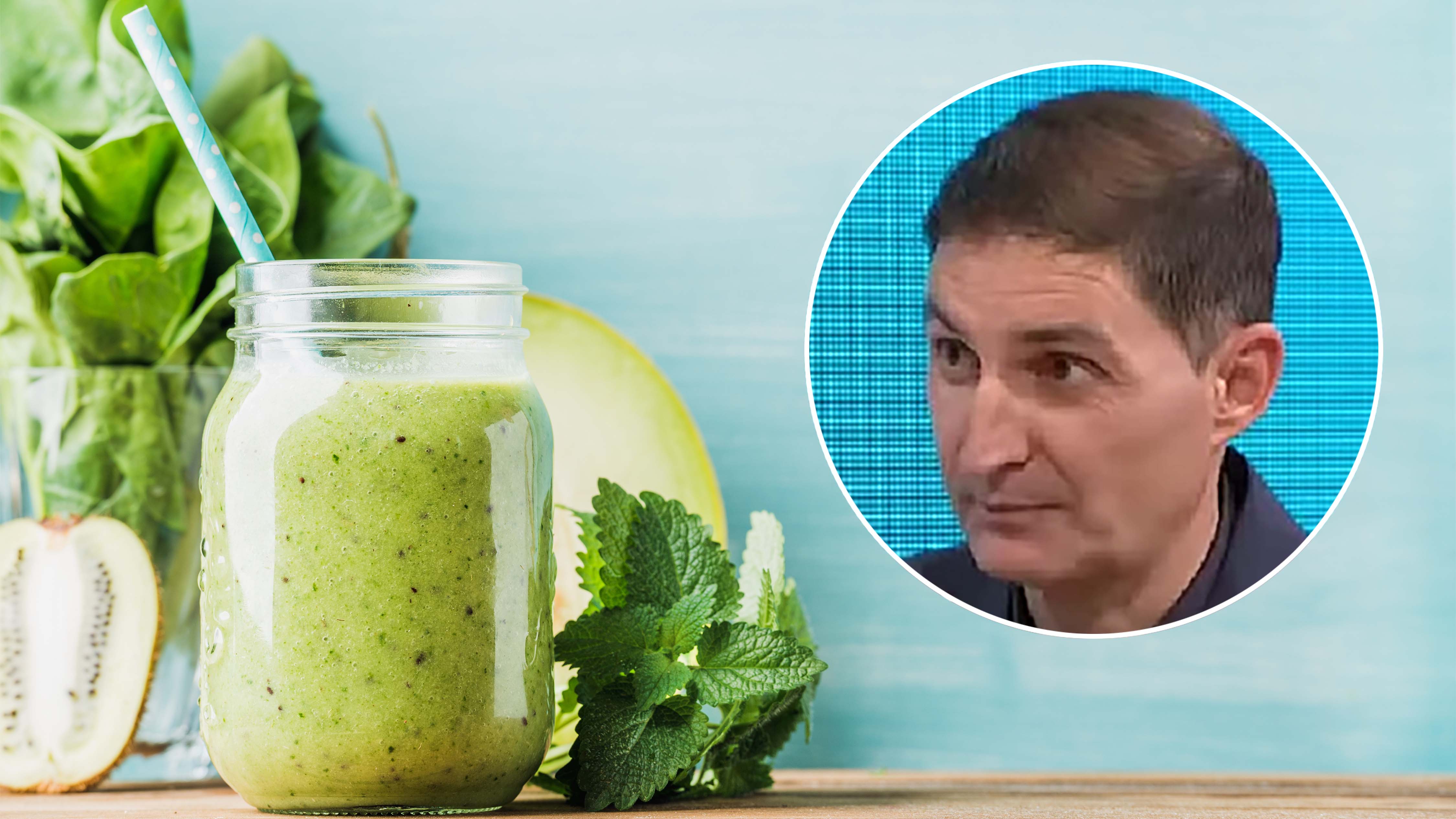 Freshly,Blended,Green,Fruit,Smoothie,In,Glass,Jar,With,Straw.