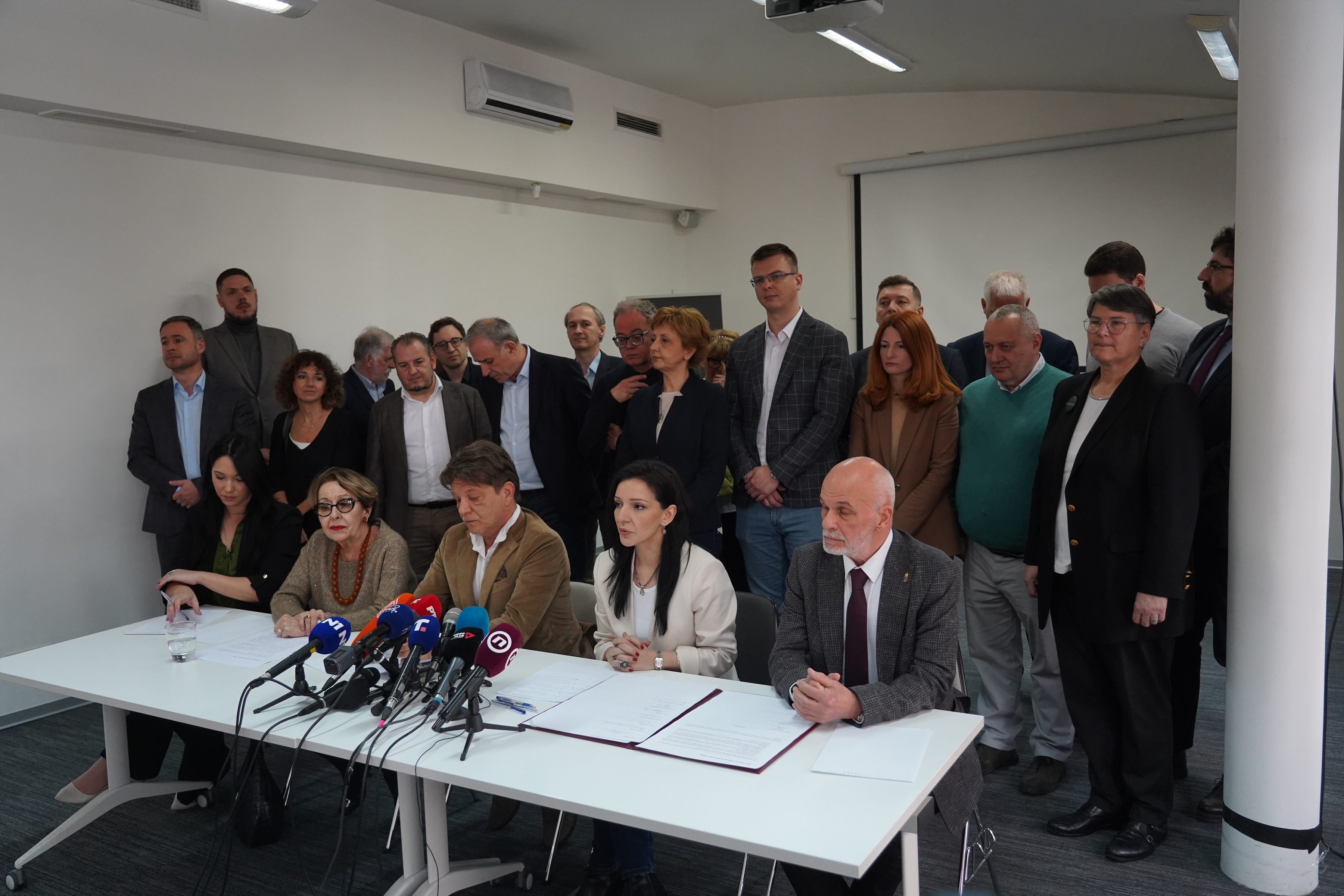 In the Envoy Center, at the media conference, the ProGlas initiative presented the "Agreement on conditions for fair, free and fair elections", which will be offered for signature to other interested parties and groups of citizens in the coming days.