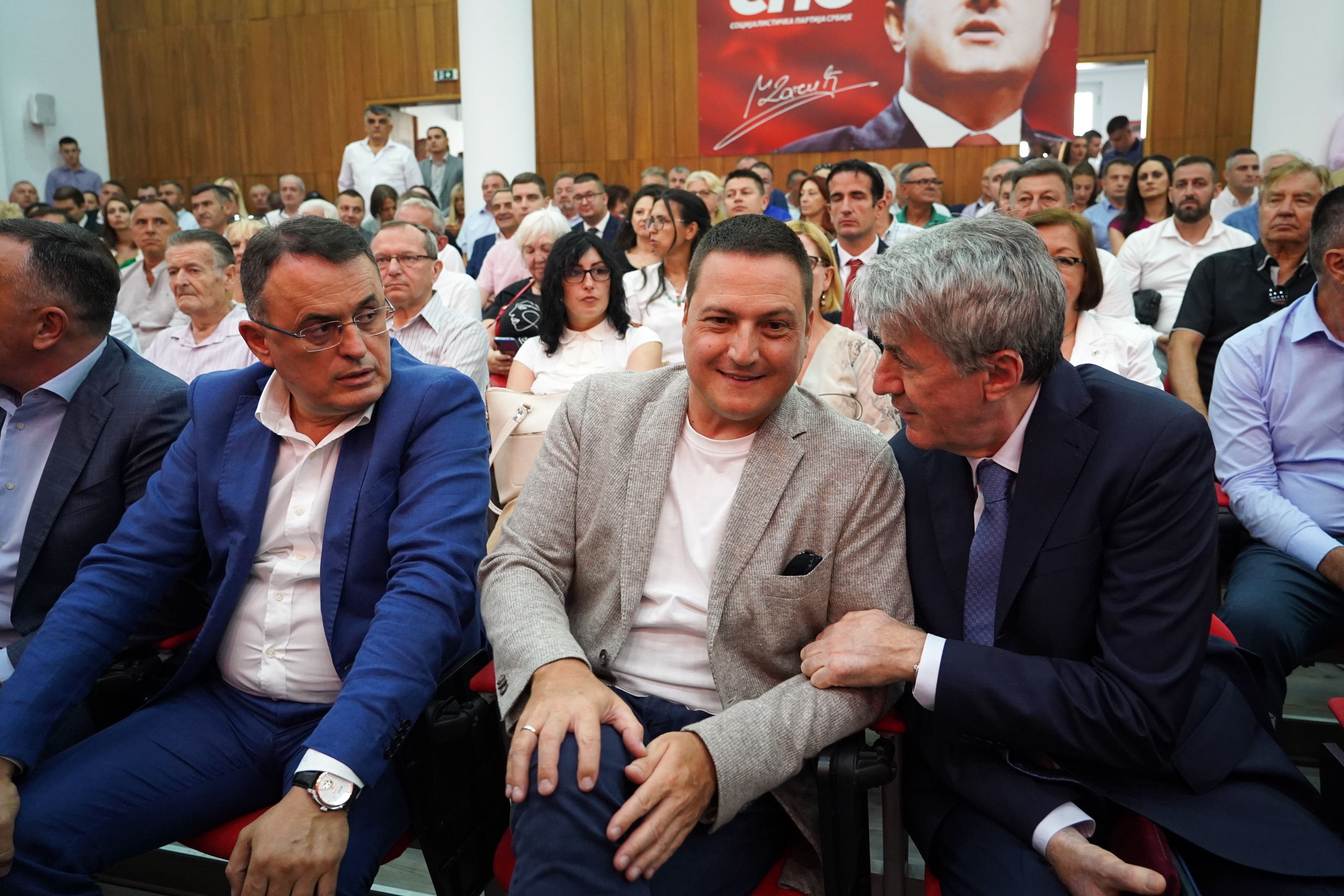 Beograd, 17. jula 2023 - Svečana sednica Glavnog odbora SPS povodom 33 godine od osnivanja SPS, na kojoj se obratio predsednik Ivica Dačić. Na fotografiji Vladan Zagrađanin, Branko Ružić, Žarko Obradović . FOTO TANJUG/ JADRANKA ILIĆ/bs