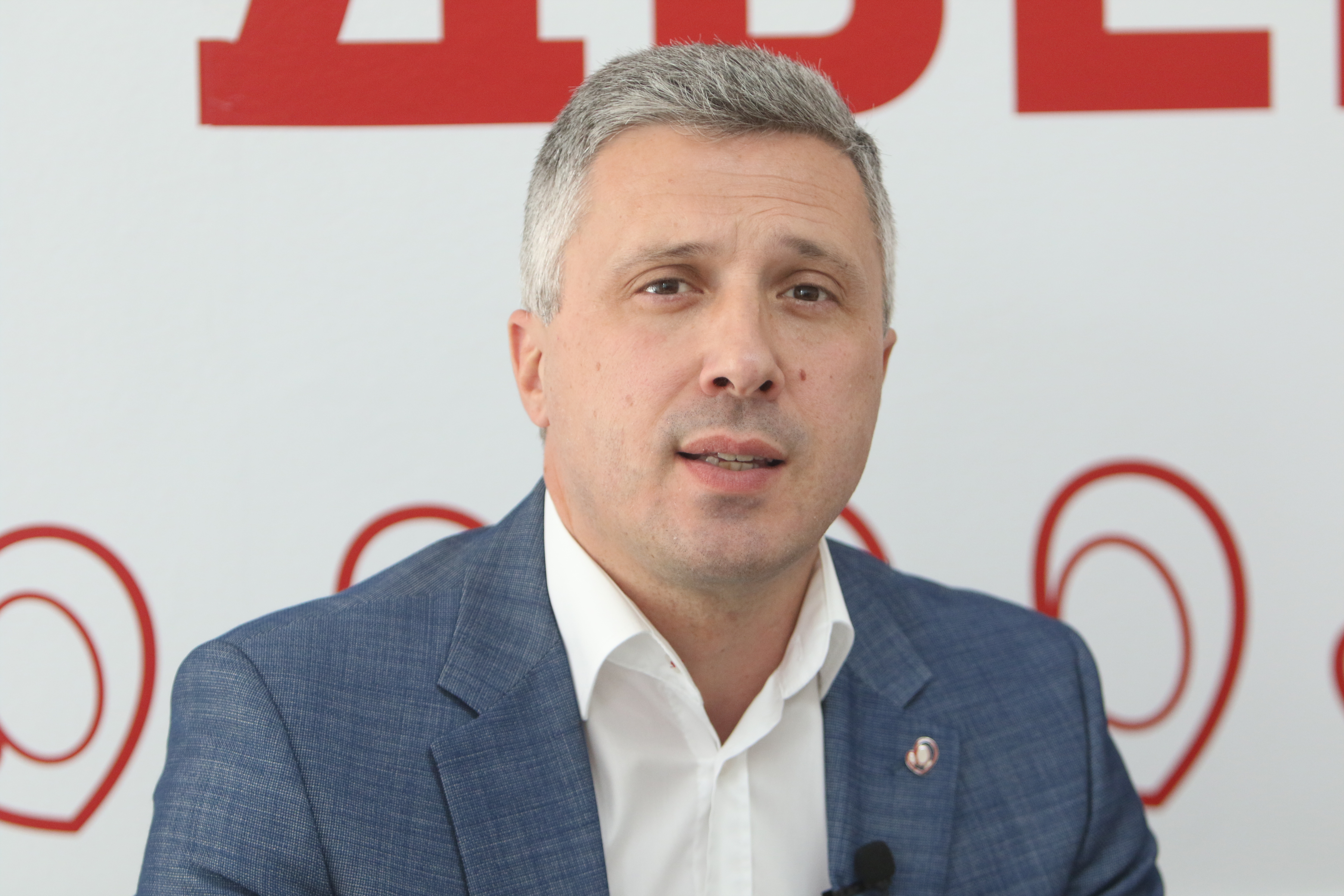 MP and President of Dveri Bosko Obradovic and member of the Presidency of Dveri Dragan Dobrasinovic held a press conference in the central office of the Serbian movement Dveri.