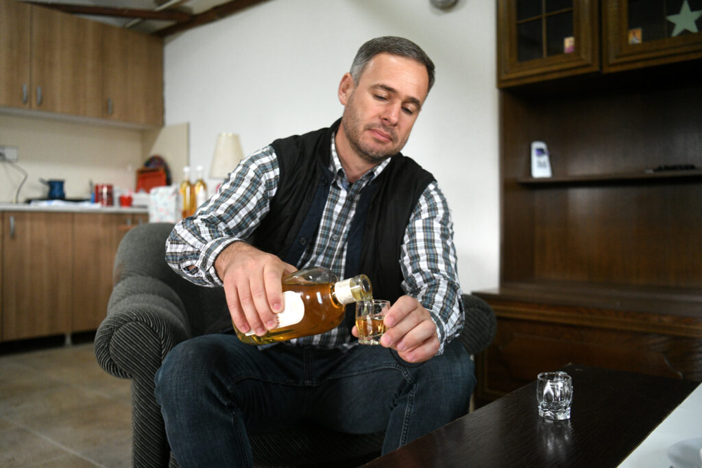 Počekovina 27. april 2024. Miroslav Miki Aleksić političar i poljoprivrednik, predsednik stranke Narodni pokret Srbije (NPS), intervju i obilazak njegovog imanja u selu Počekovina nadomak Trstenika Foto:Filip Krainčanić/Nova.rs