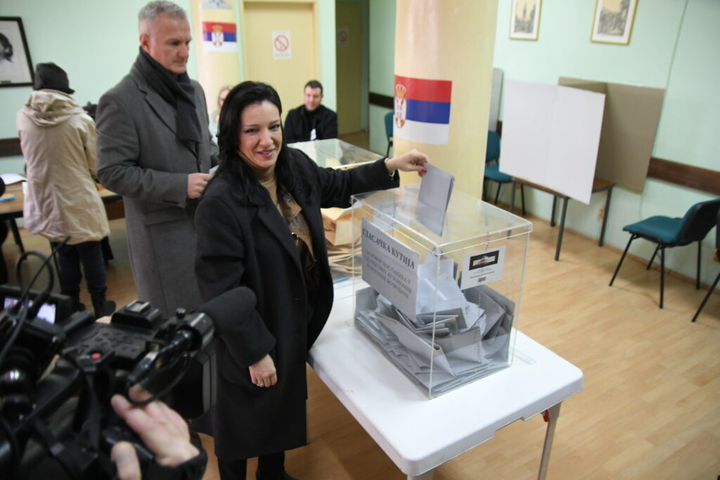 Novi Sad, 17.12.2023. Parlamentarni izbori, vanredni parlamentarni izbori, glasanje, lokalni izbori,  Foto: Nenad Mihajlović/Nova.rs