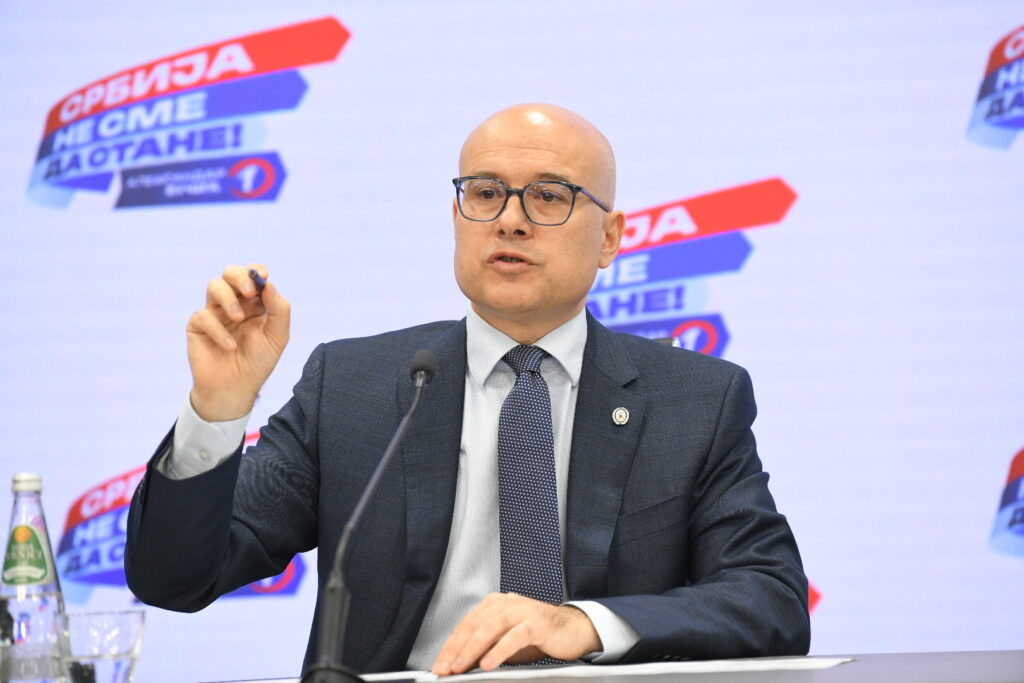 Beograd, 30. April 2024. Predsedništvo SNS,  Okupljaju se funkcioneri stranke, sednica Predsedništva SNS u sedištu stranke na Novom Beogradu, Foto: Amir Hamzagić/Nova.rs