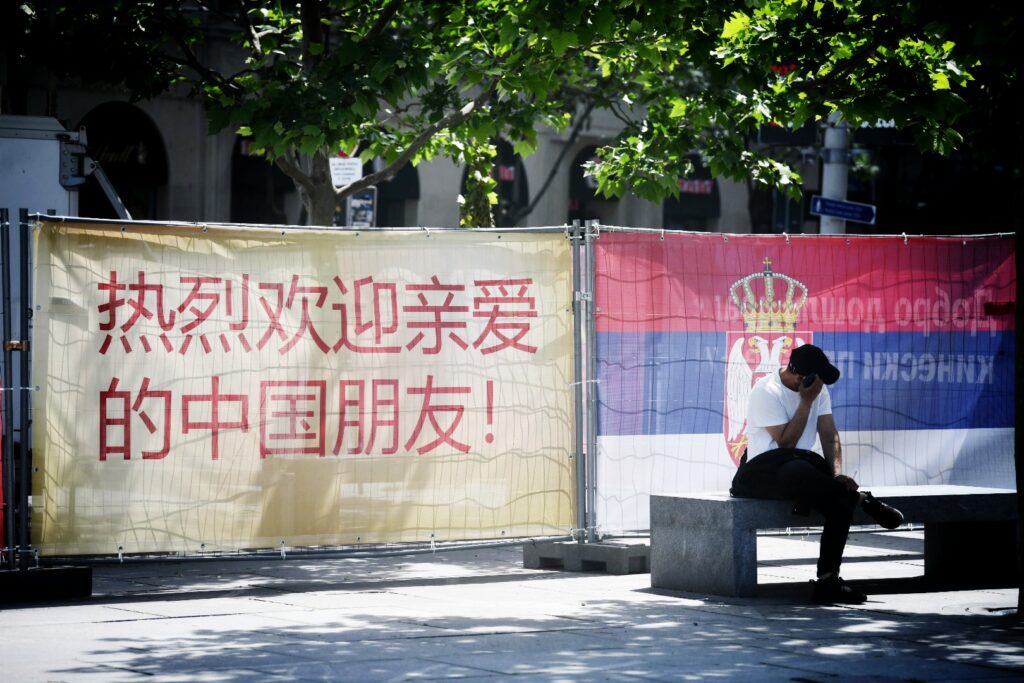 Beograd 06.05.2024. Kineske zastave u gradu, povodom dolaska Si Đinpinga, poruke, Kina, zastava, poseta Si Đinpinga Foto: Vesna Lalić/Nova.rs