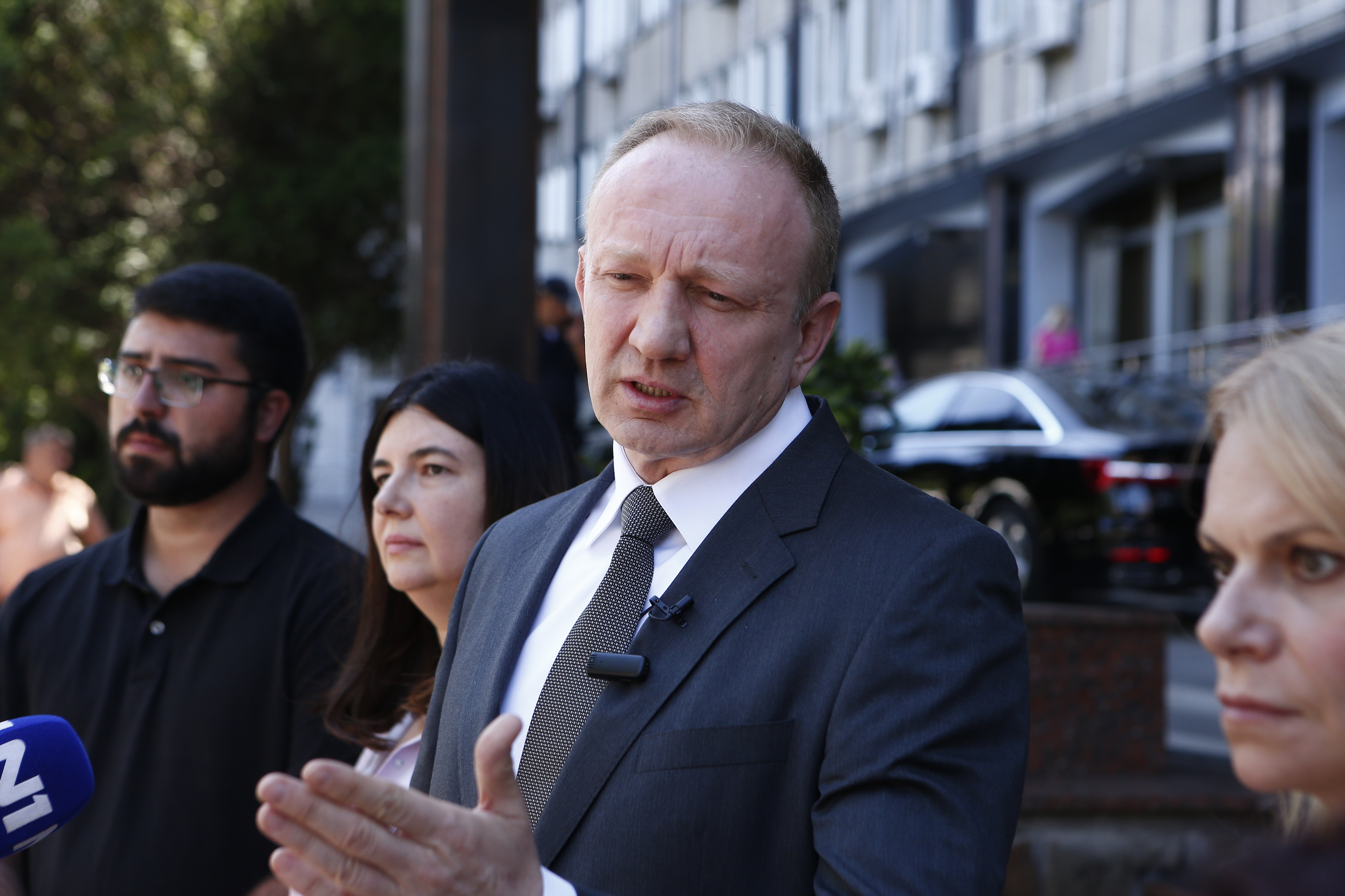 In front of the Republican Public Prosecutor's Office, a press conference of the Party of Freedom and Justice, where the president of that party, Dragan Djilas, spoke about filing a criminal complaint for, as it is stated, "theft of 5.