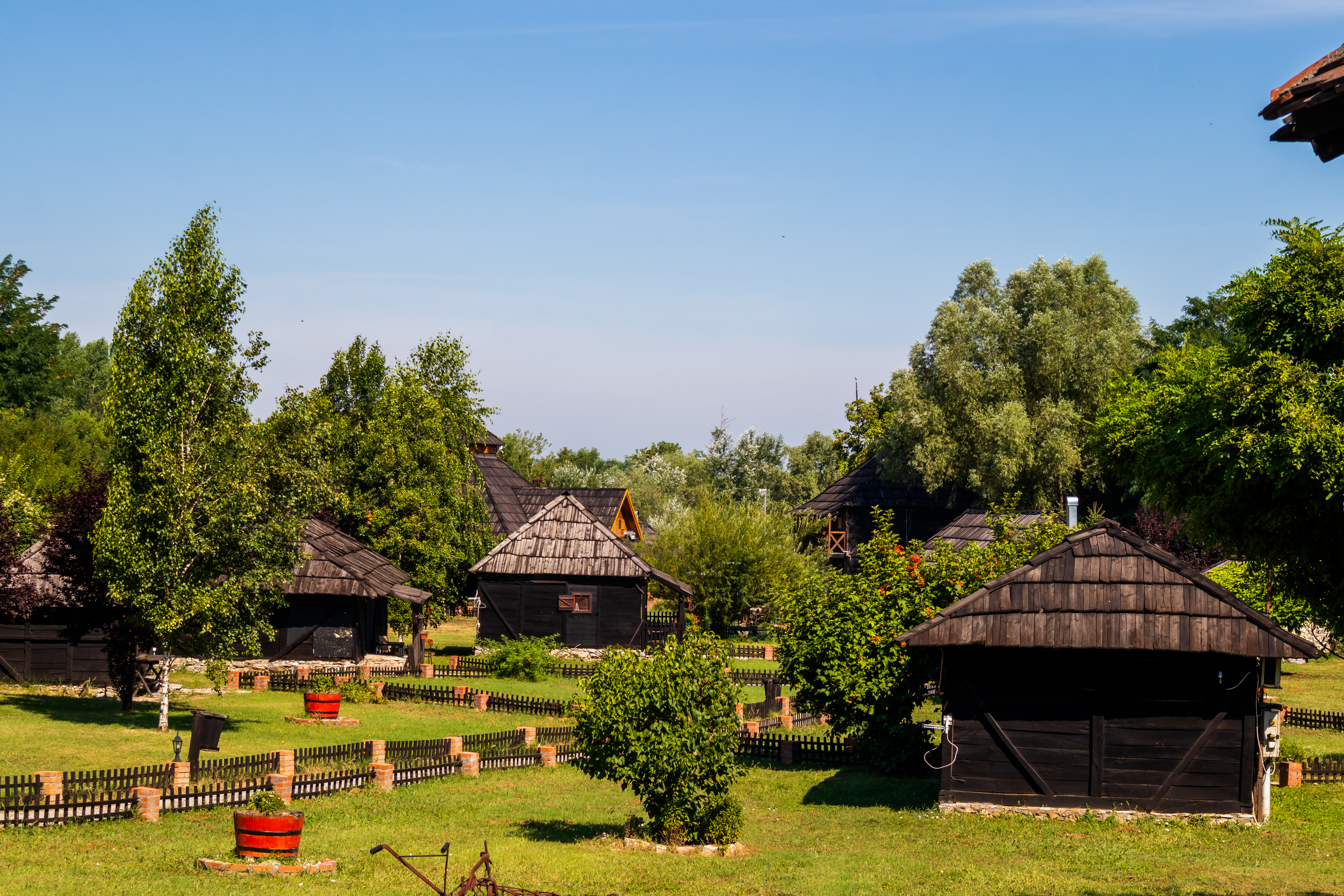 Old,Rustic,Wooden,House,In,Village,Moravski,Konaci,Near,The