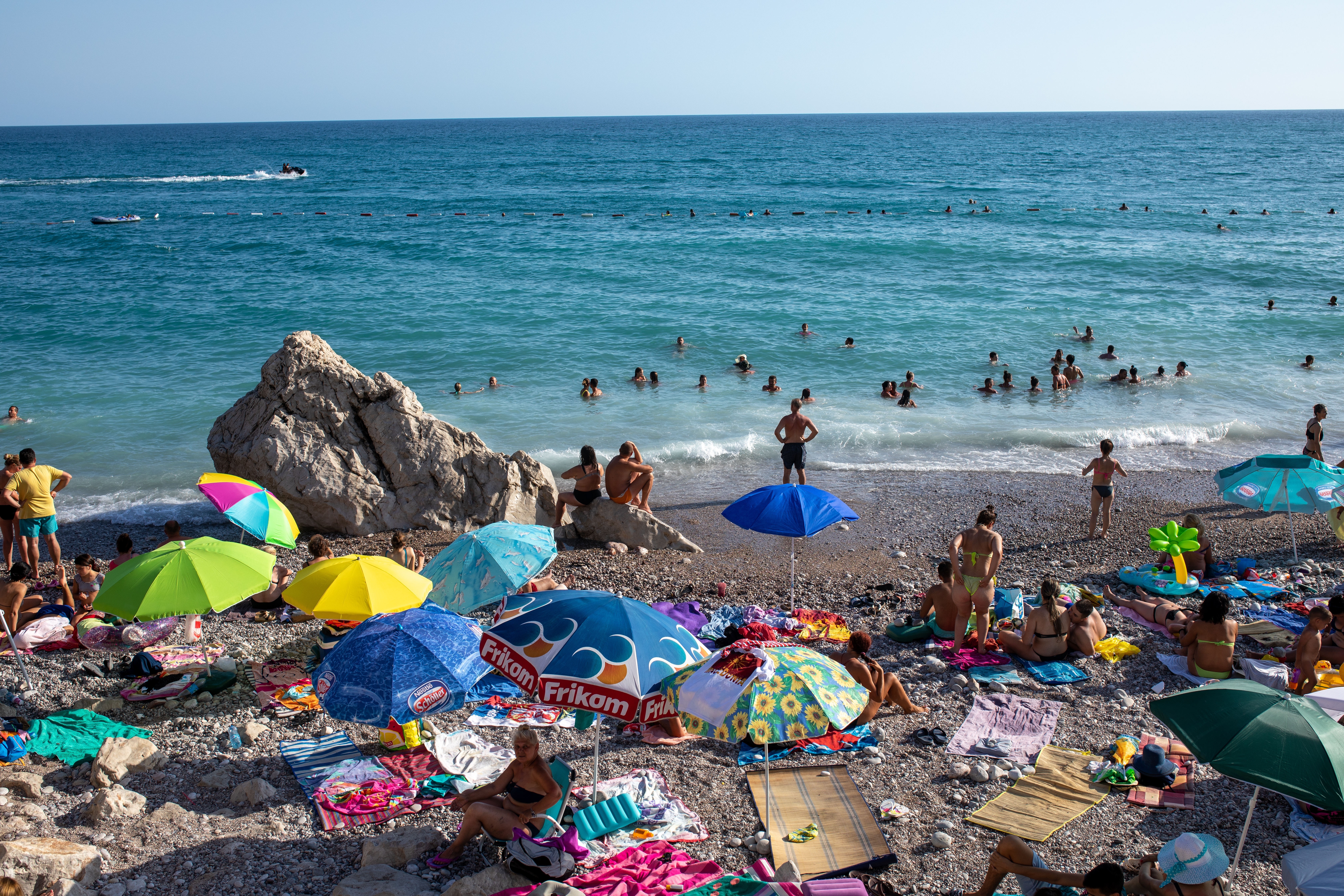 Sutomore,,Montenegro,-,July,15,,2021:,Crowd,On,The,Beach,