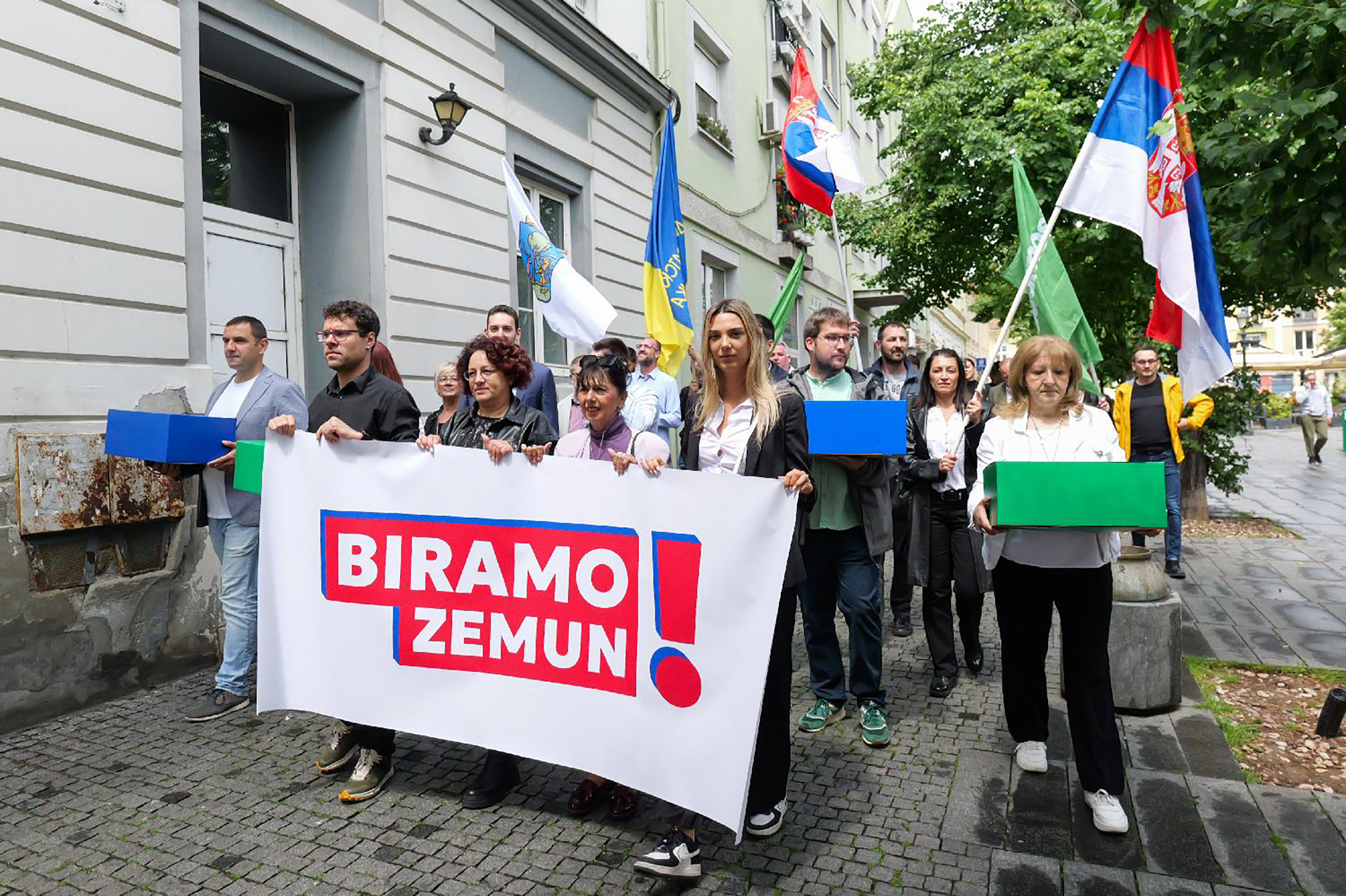 Mesto: Beograd
Datum: Sun May 12 13:18:36 CEST 2024
Dogadjaj: POLITIKA - nosioci liste i aktivisti stranaka koalicije "Biramo Zemun" predaće potpise podrške građana za listu
Fotoreporter: Milica Vučković
Izvor: FoNet