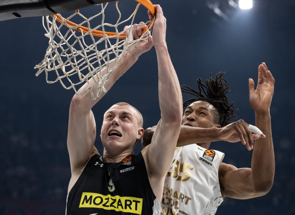 Alen Smailagic (L) and Yves Pons during the 2022/2023 Turkish Airlines EuroLeague Regular Season match between Partizan Mozzart Bet Belgrade and LDLC Asvel Villeurbanne on January 31, 2023 in Belgrade, Serbia. (Photo by Srdjan Stevanovic/Starsport.rs ©)