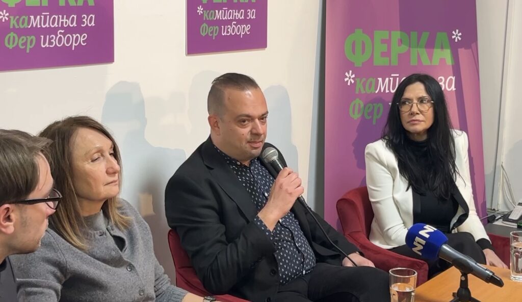 Tribina kampanje FERKA u Zrenjaninu, na kojoj su govorili autor emisije Mentalno razgibavanje Marko Stepanović, profesorka Snježana Milivojević i novinarka Biljana Lukić