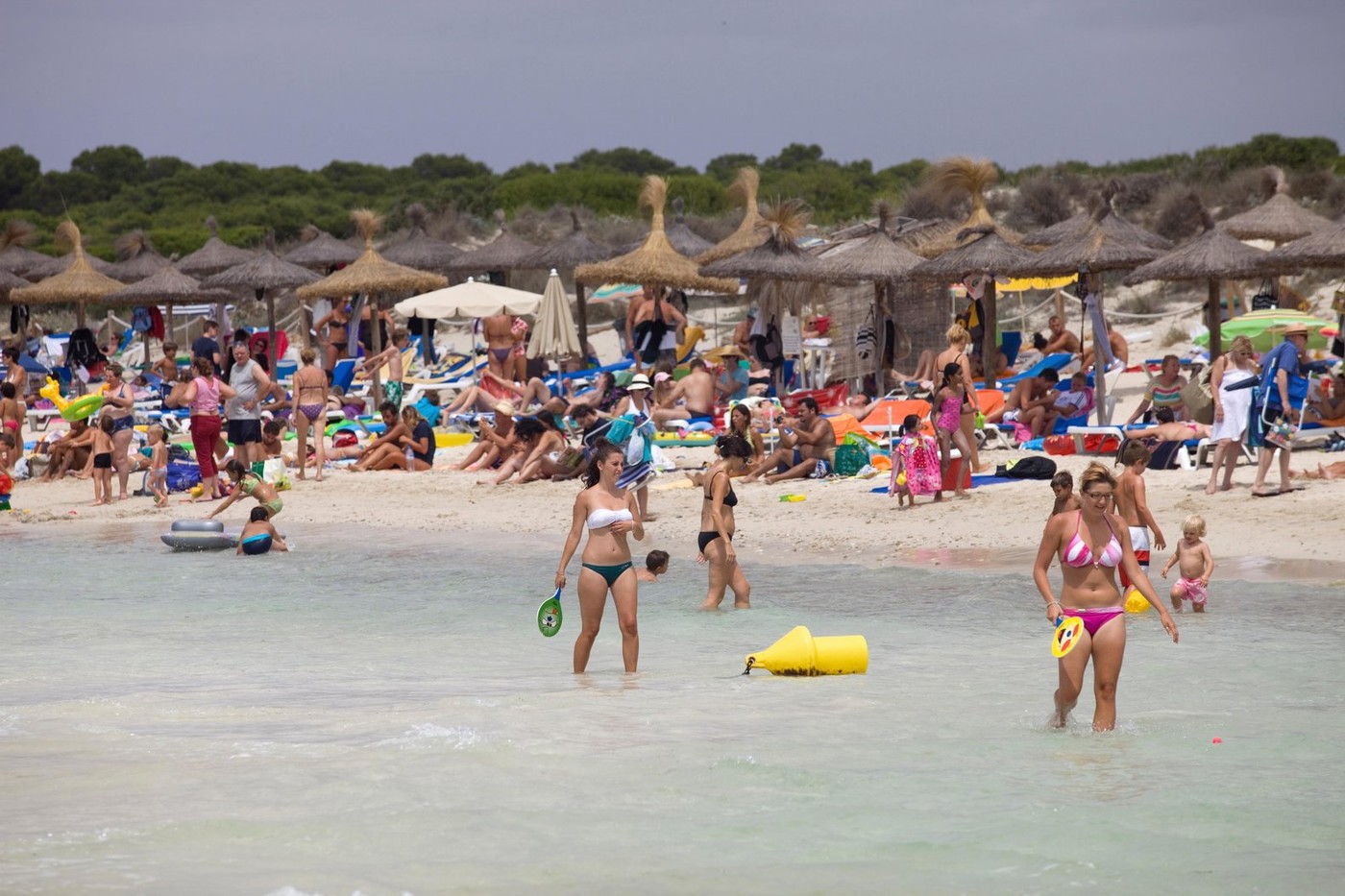 people at the beach, in Palma de Maiorca, Maiorca Island, Spain,Image: 281861765, License: Rights-managed, Restrictions: , Model Release: no, Credit line: ZImages / Alamy / Alamy / Profimedia