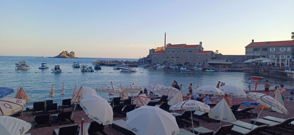 Sezona u CG CG plaže