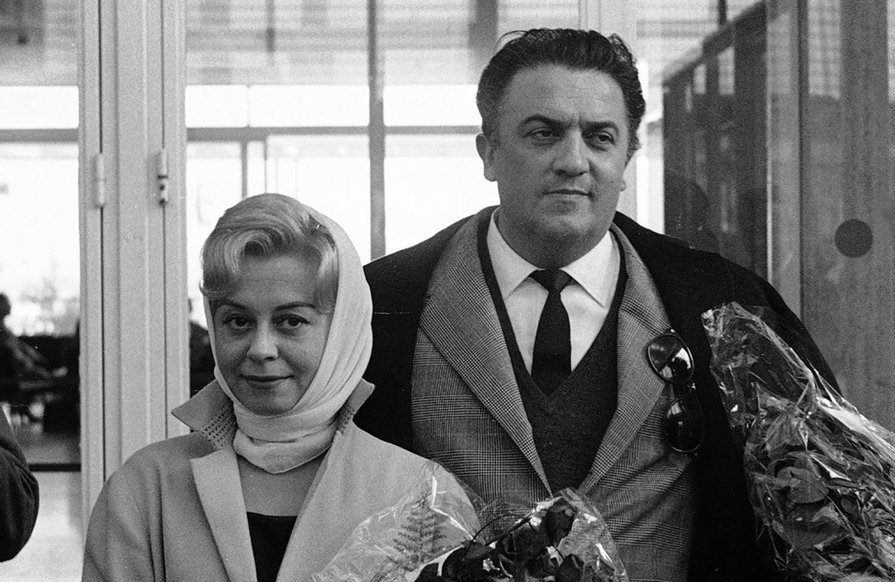 Giulietta Masina, Federico Fellini et Yvonne Furneaux. Festival de Cannes, 1960.     RV-232194,Image: 68070447, License: Rights-managed, Restrictions: , Model Release: no, Credit line: Roger-Viollet via AFP / Roger Viollet / Profimedia