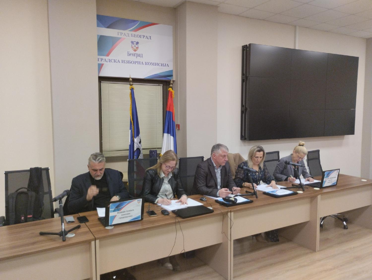 Beograd 22.01.2024. POLITIKA - sednica Gradske izborne komisije (GIK), na kojoj je usvojeno Rešenje o dodeli odborničkih mandata kandidatima za odbornike sa izbornih lista koje su osvojile odborničke mandate Foto: FoNet/Beoinfo