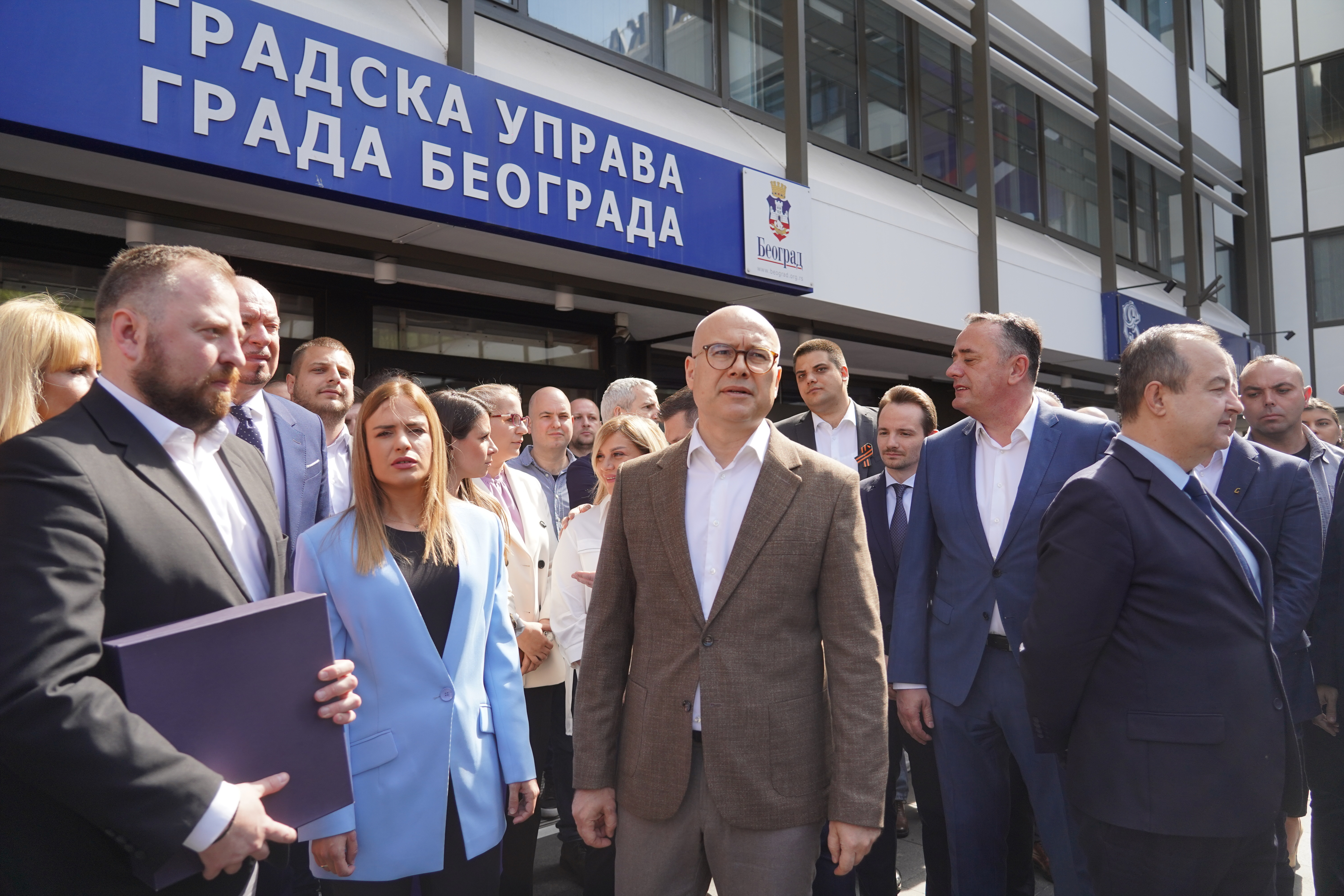 Representatives of the electoral list of Aleksandar Vucic - Belgrade tomorrow submitted the signatures of citizens' support to the City Election Commission.