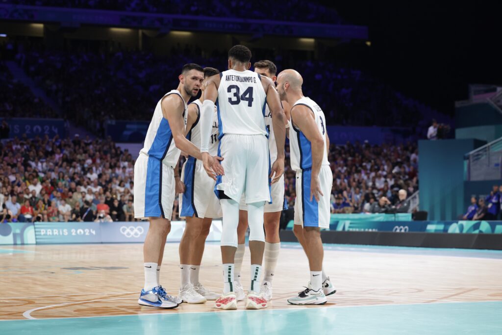 epa11501067 Players of Greece gather during the Men Basketball Group A match between Greece and Canada in the Paris 2024 Olympic Games, at the Pierre Mauroy Stadium in Villeneuve-d'Ascq, France, 27 July 2024.  EPA-EFE/ALEX PLAVEVSKI