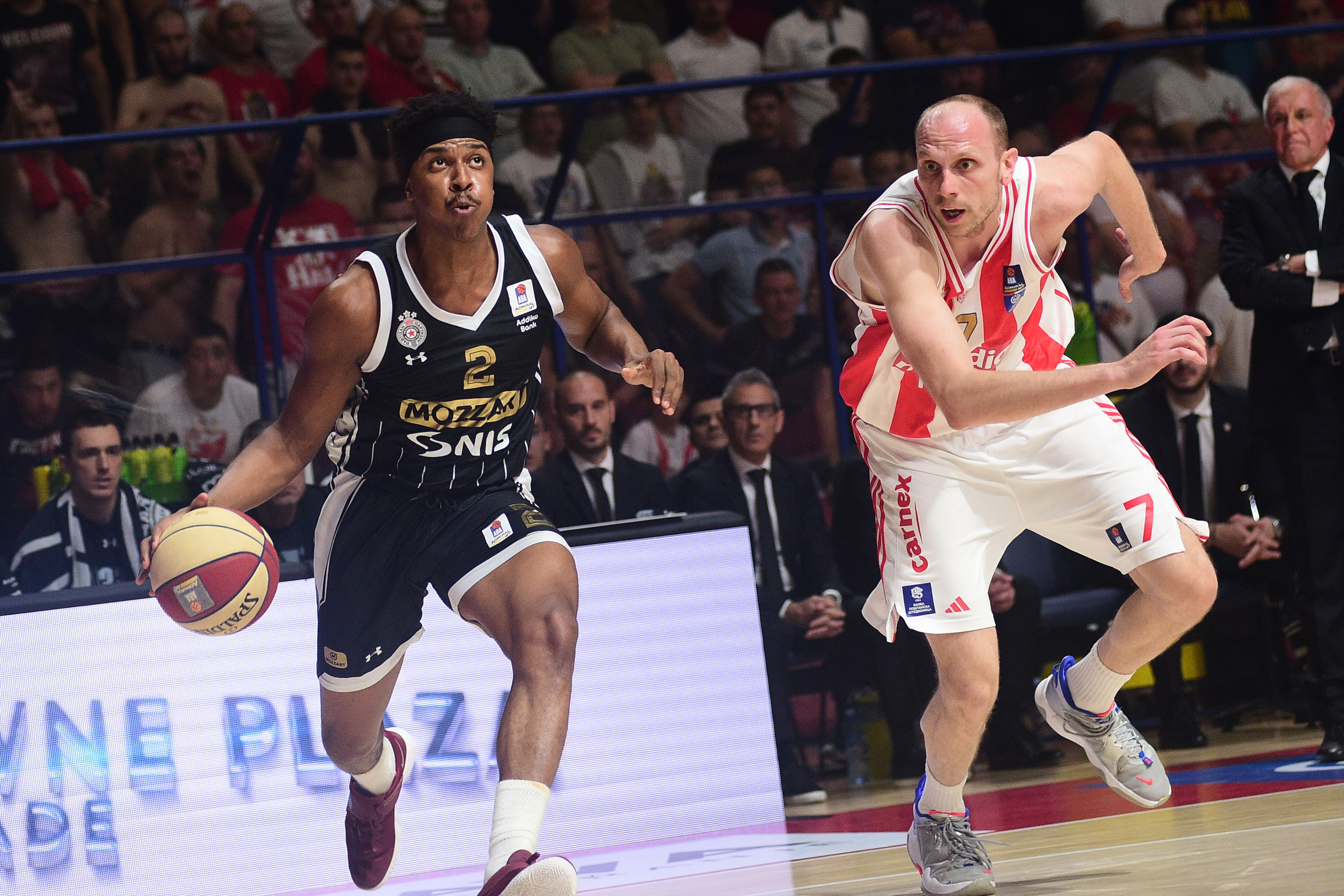 The first match of the AdmiralBet ABA League playoff series between KK Crvena zvezda MeridianBet and KK Partizan Mozzart Bet was played in the Aleksandar Nikolic hall.