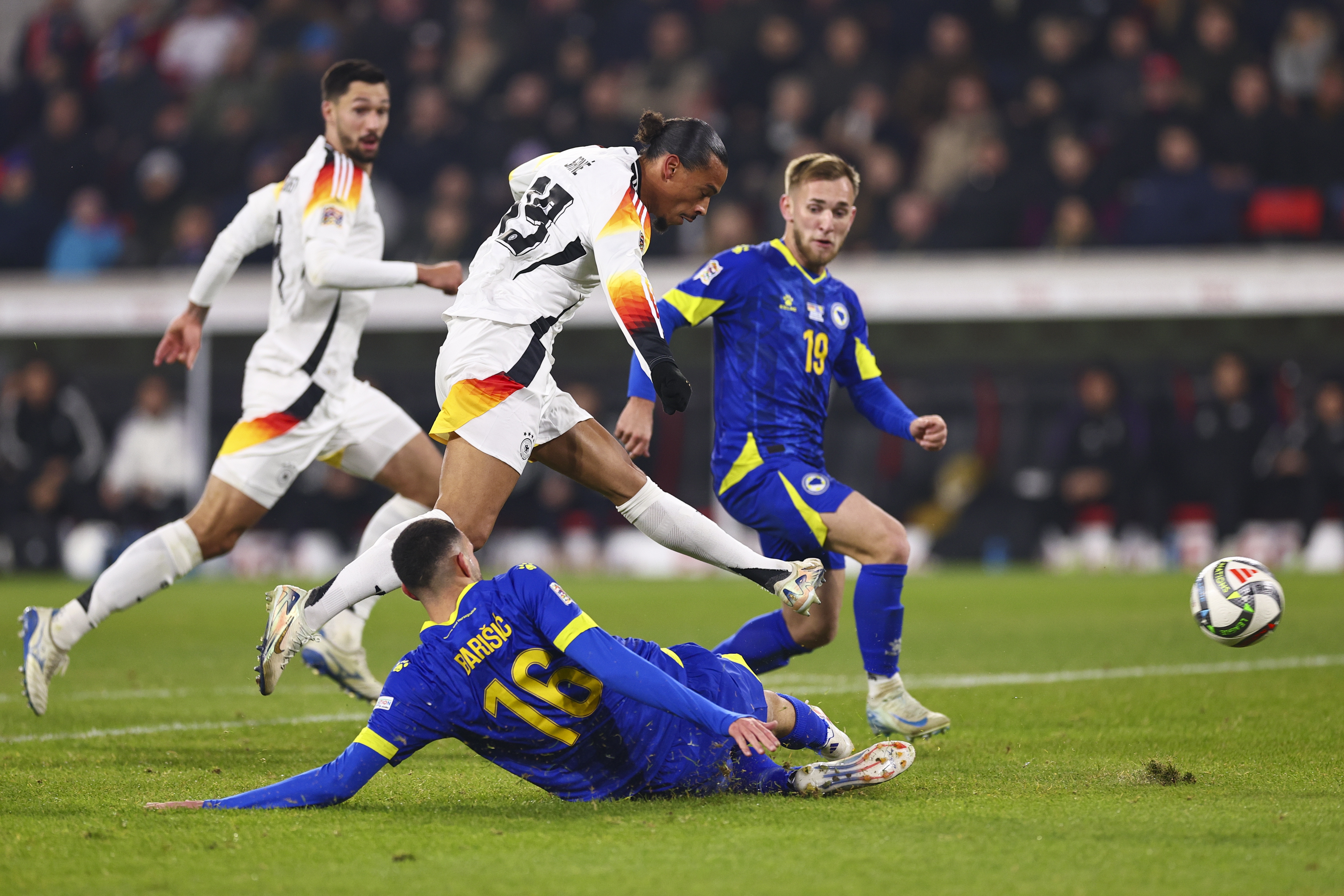 epa11725074 Leroy Sane of Germany (C) in action during the UEFA Nations League soccer match between Germany and Bosnia and Herzegovina in Freiburg, Germany, 16 November 2024.  EPA-EFE/ANNA SZILAGYI