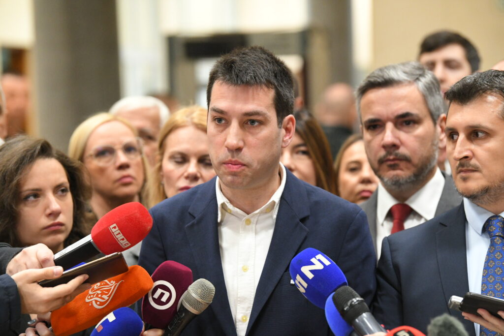 Dobrica Veselinović, Vladimir Obradović i Miloš Pavlović
Beograd 03.03.2024. Sednica skupštine grada, Skupština grada, zasedanje, sednica Foto: Amir Hamzagić/Nova.rs