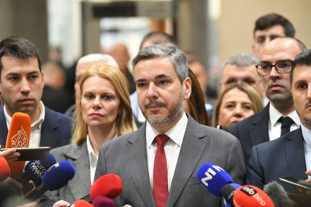 Dobrica Veselinović, Mila Popović, Vladimir Obradović
Beograd 03.03.2024. Sednica skupštine grada, Skupština grada, zasedanje, sednica Foto: Amir Hamzagić/Nova.rs