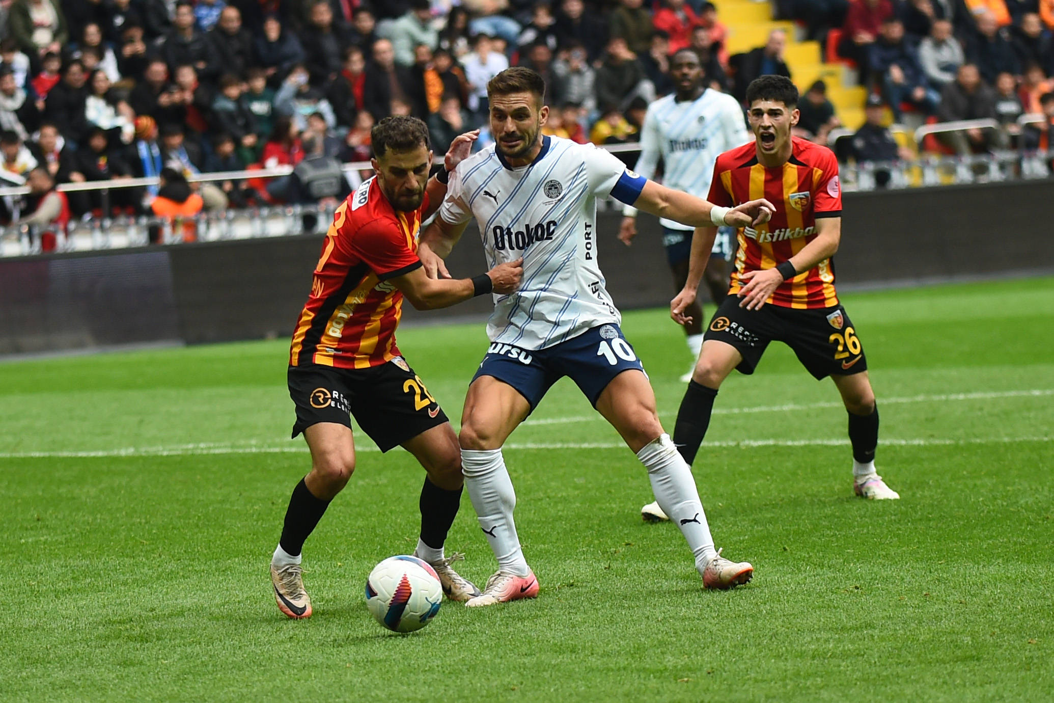 Ramazan Civelek (L) , Baran Ali Gezek (R)of Kayserispor and Dusan Tadic of Fenerbahce during the Turkish Super League ma