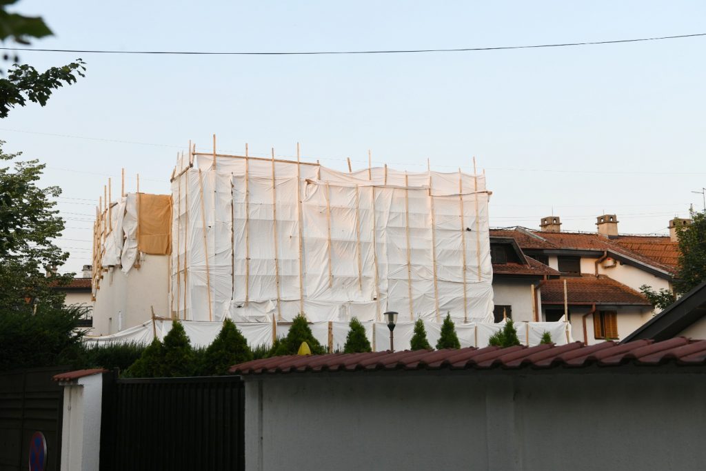 Beograd, 20.07.2021. Bežanijska kosa, Komšije Aleksandra Šapića, problem, radovi na kući, probila voda u podrumu, širi se Aleksandar Šapić, komšije ljute Foto: Vesna Lalić/Nova.rs