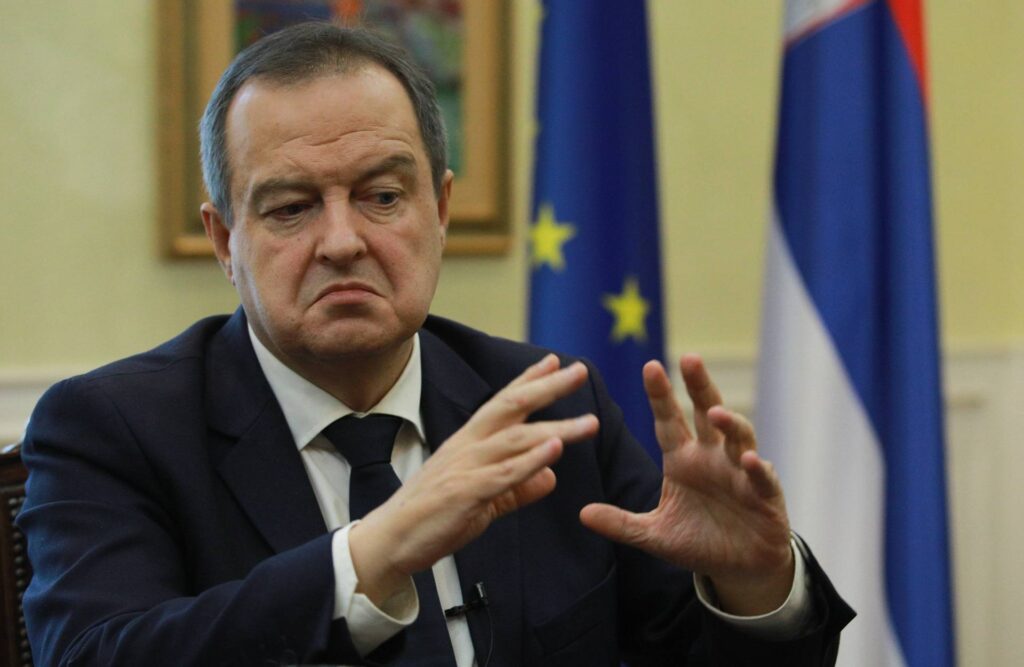 Beograd, 13.12.2023. - Predsednik Socijalisticke partije Srbije (SPS) Ivica Dacic razgovara sa novinarima Novinske agencije Beta. Uz intervju Bete. (BETAPHOTO/MILOS MISKOV)