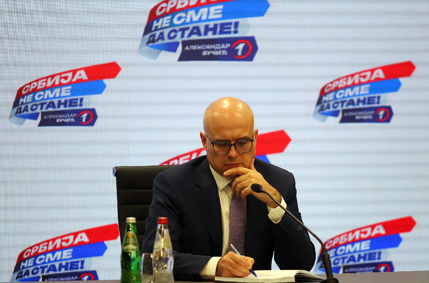 Mesto: Beograd
Datum: Wed Mar 06 19:32:34 CET 2024
Dogadjaj: POLITIKA - Izjave za novinare posle sednice Predsedništva Srpske napredne stranke (SNS)
Fotoreporter: Aleksandar Barda
Ličnosti: Miloš Vučević
Izvor: FoNet