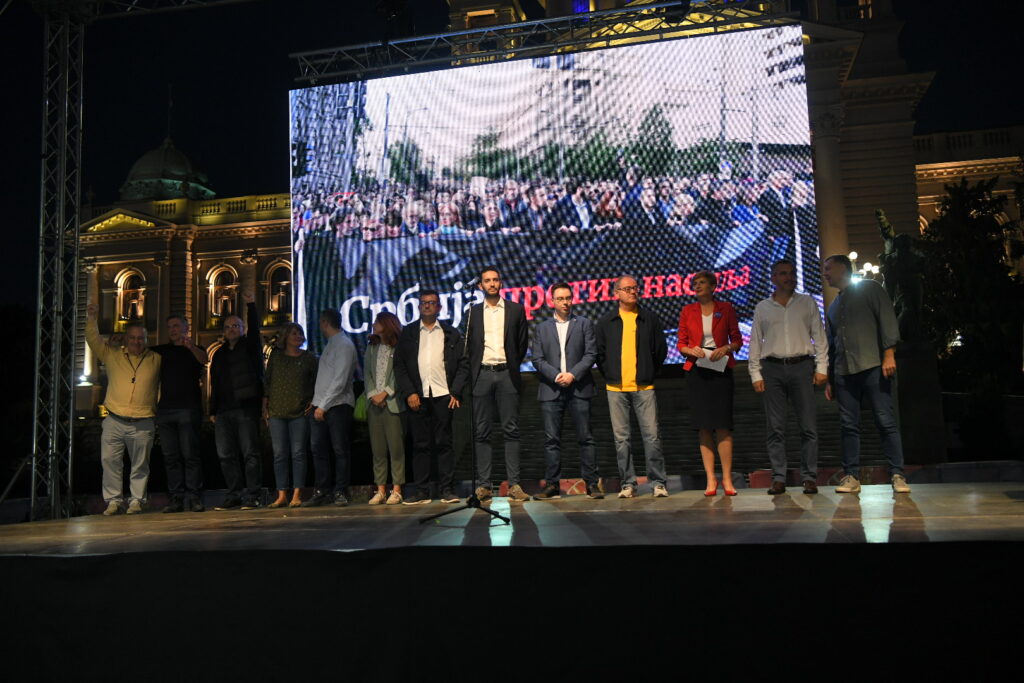 Opozicija na protestu
Beograd 14.10.2023. Protest Srbija protiv nasilja, 24. protest Srbija protiv nasilja, okupljanje građana ispred Skupštine Srbije Foto: Amir Hamzagić/Nova.rs
