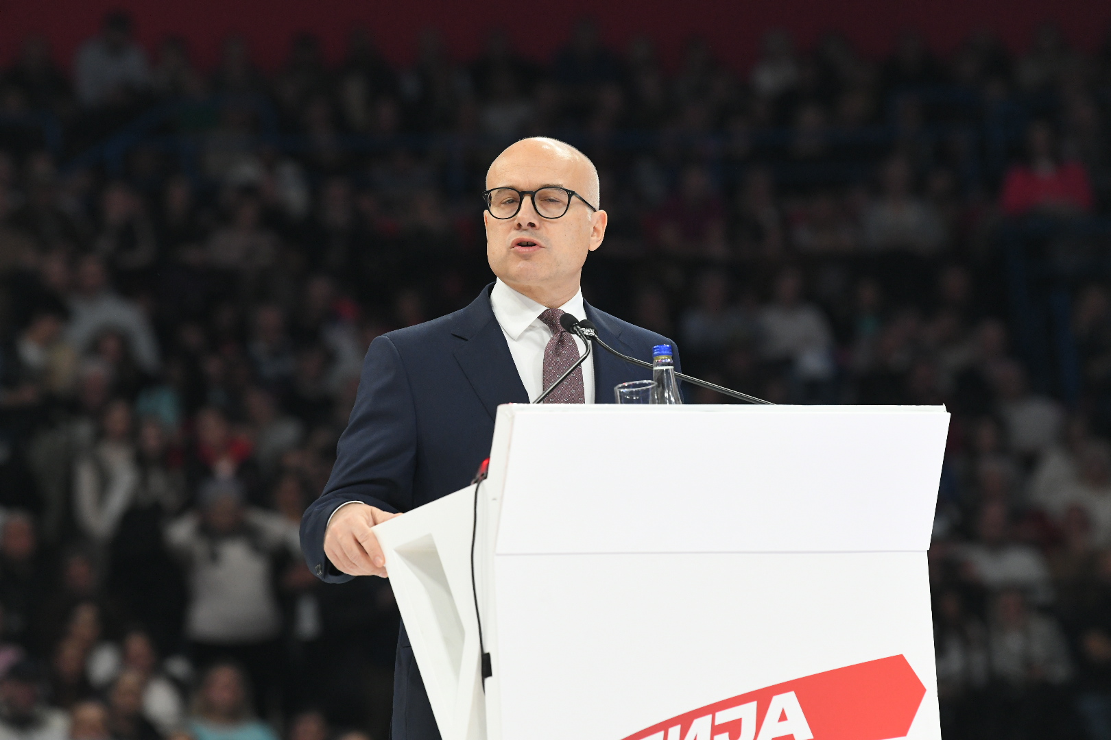 Beograd, 02.12.2023. Štark Arena, predizborni miting, Pristalice SNS simpatizeri dolaze na skup SNS u Stark Arenu, Srpska napredna stranka, miting Foto: Amir Hamzagić/Nova.rs