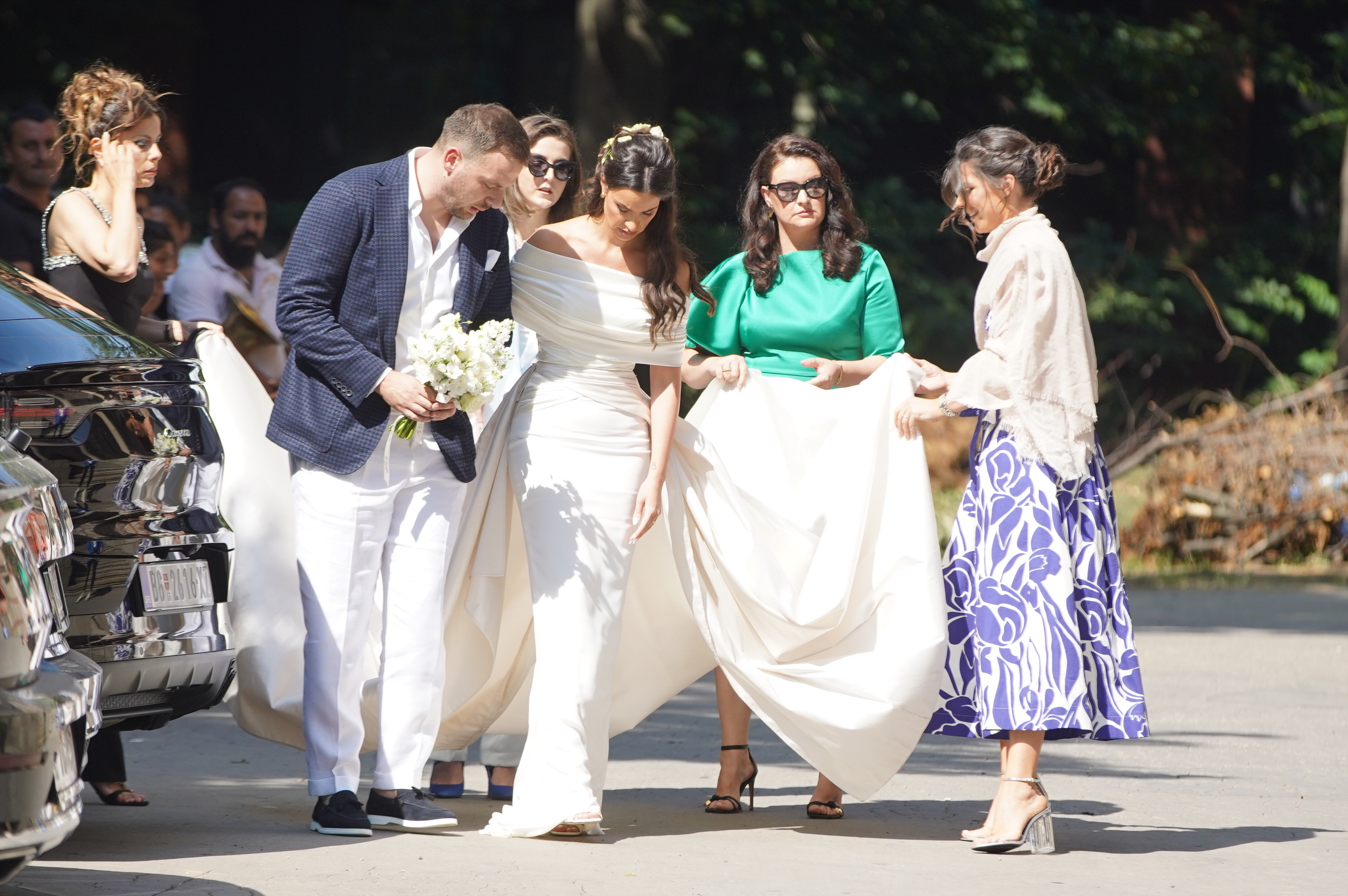 TV host Dragana Kosjerina swore her eternal love to dentist Bojan Perduv before God, in the church of St. Mark in Belgrade.Voditeljka Dragana Kosjerina se pred Bogom, u crkvi Svetog Marka u Beogradu, zaklela na vecnu ljubav stomatologu Bojanu Perduvu.