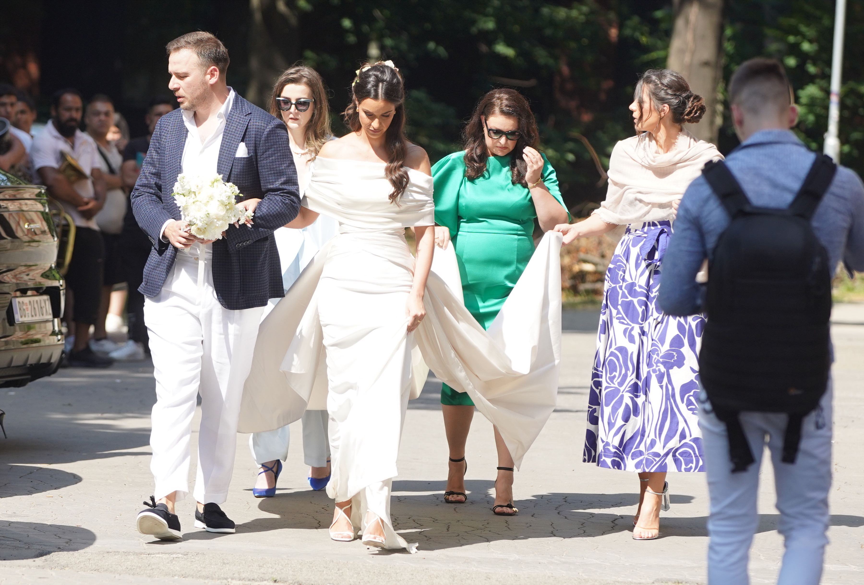TV host Dragana Kosjerina swore her eternal love to dentist Bojan Perduv before God, in the church of St. Mark in Belgrade.Voditeljka Dragana Kosjerina se pred Bogom, u crkvi Svetog Marka u Beogradu, zaklela na vecnu ljubav stomatologu Bojanu Perduvu.